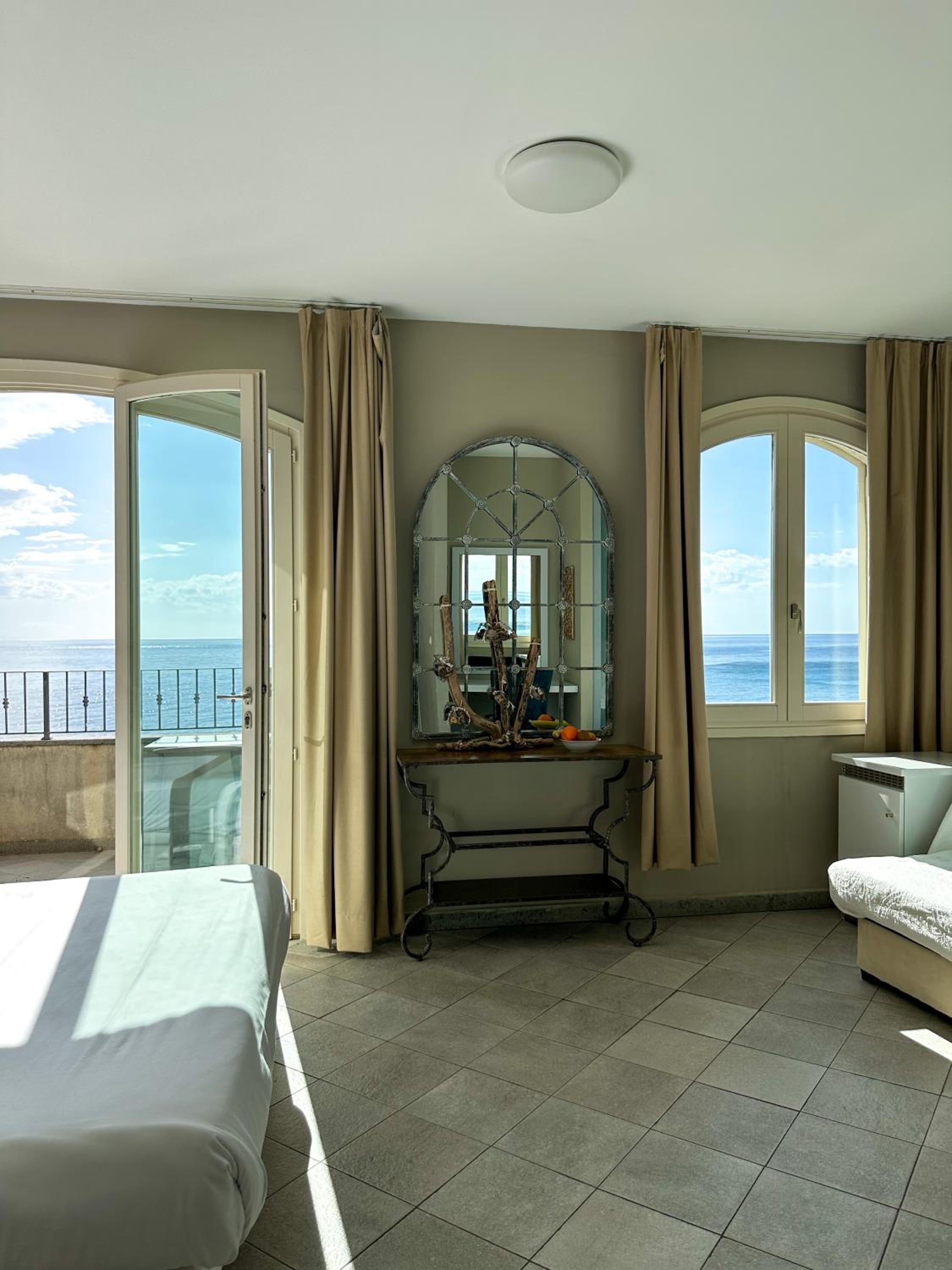 Family Room with Sea View