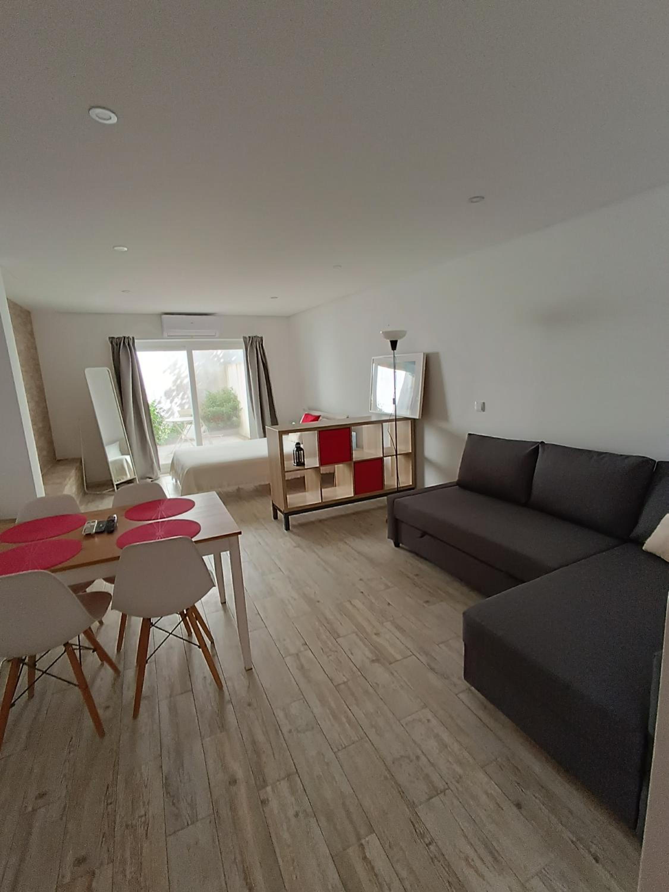 One-Bedroom Apartment photo 1