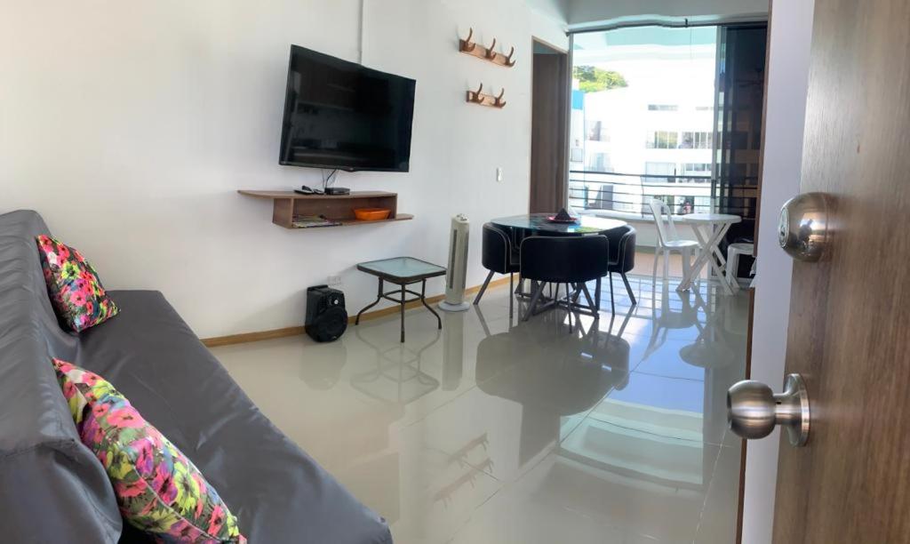 One-Bedroom Apartment photo 1