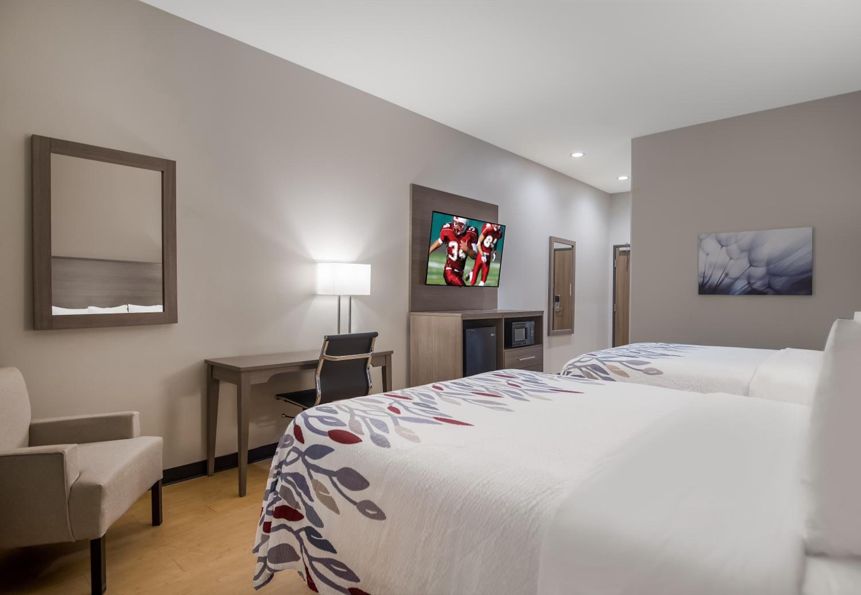Deluxe Room with Two Queen Beds Non-Smoking - Photo 4