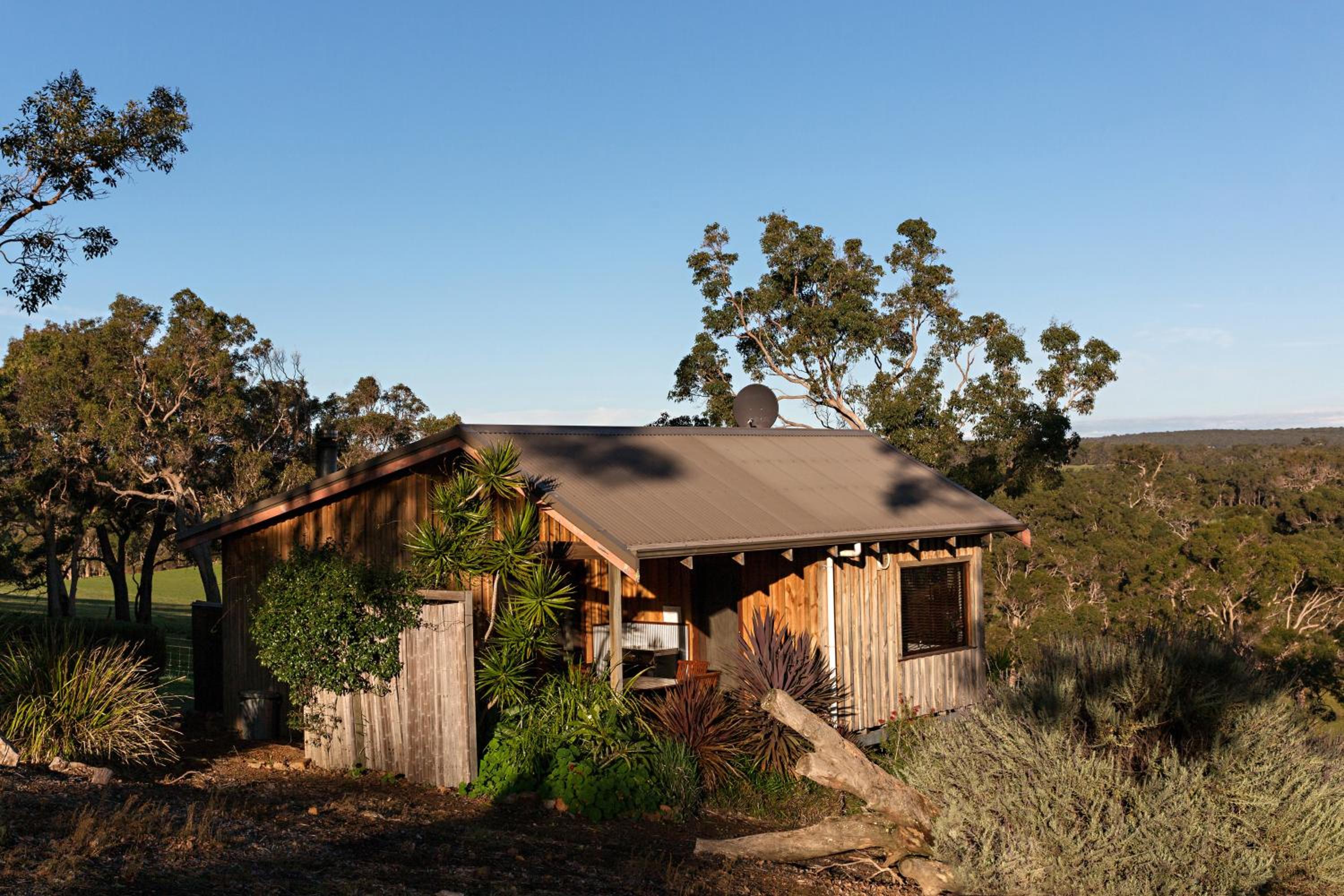 Honeybee Studio Cottage photo 2