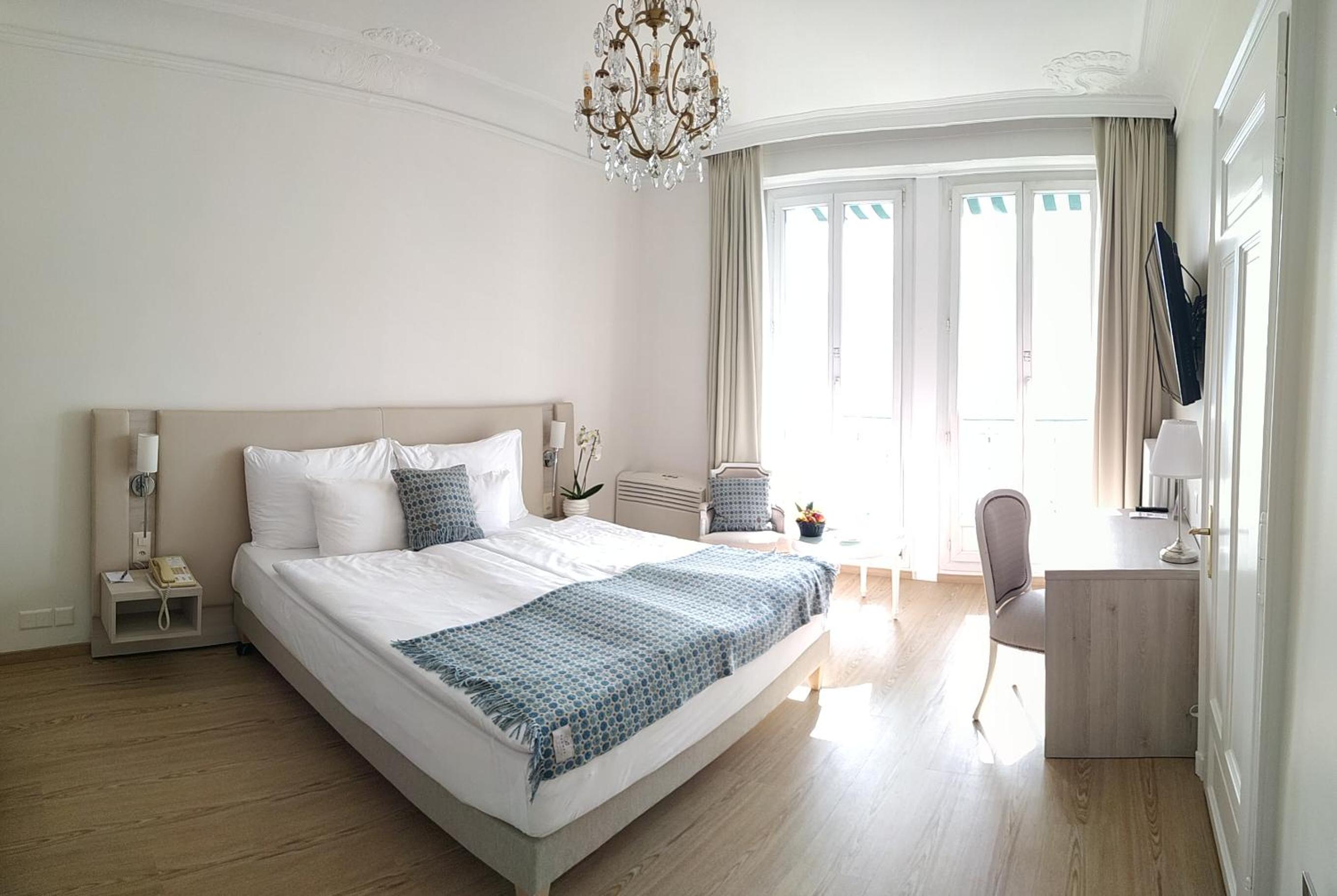 Deluxe Double or Twin Room with Balcony and Lake View - Photo 1