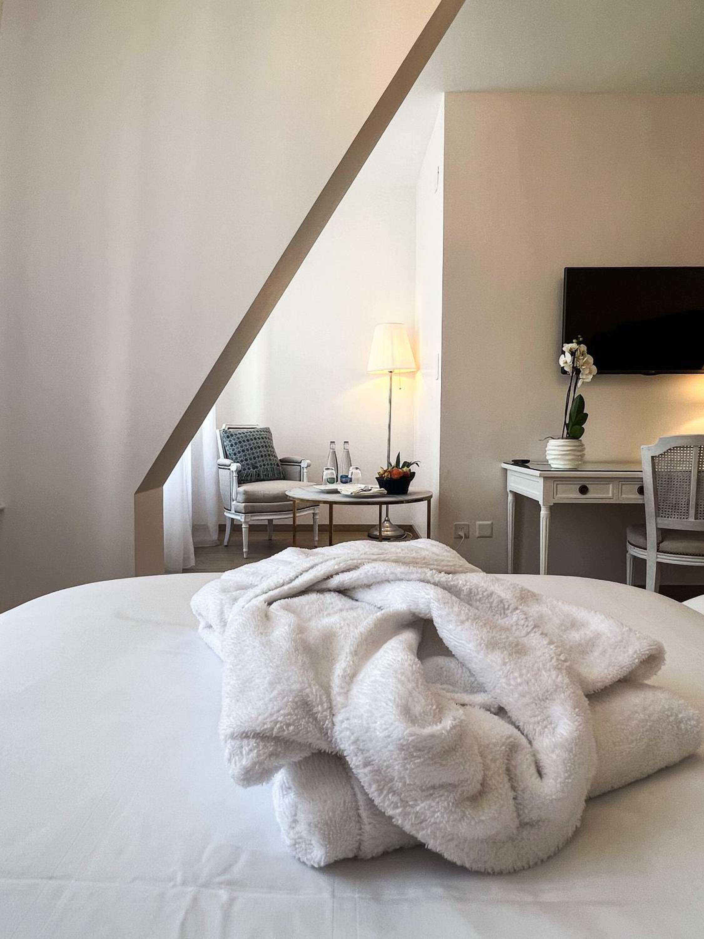 Standard Double or Twin Room - Photo 2