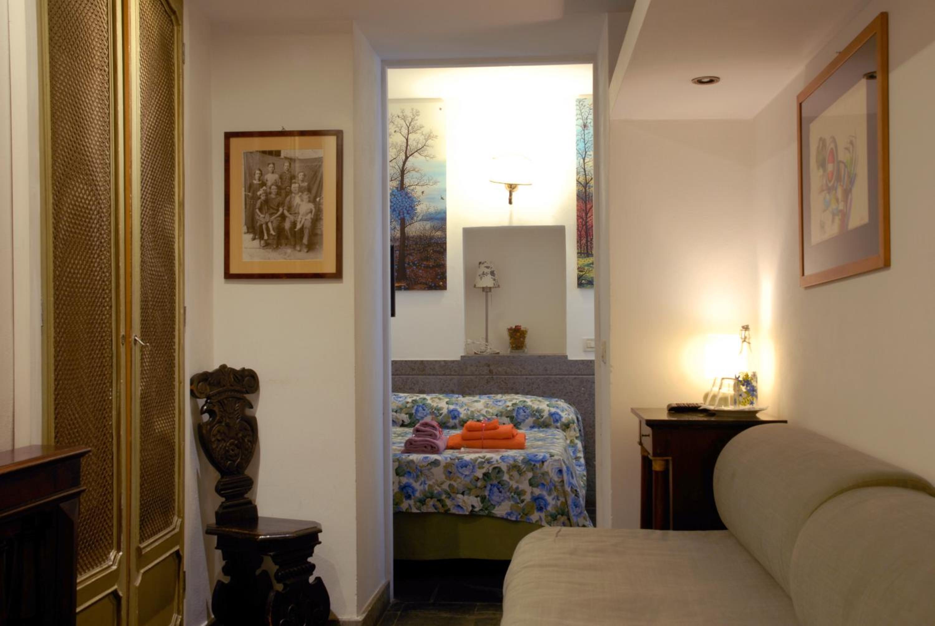 Double Room with Private External Bathroom photo 1