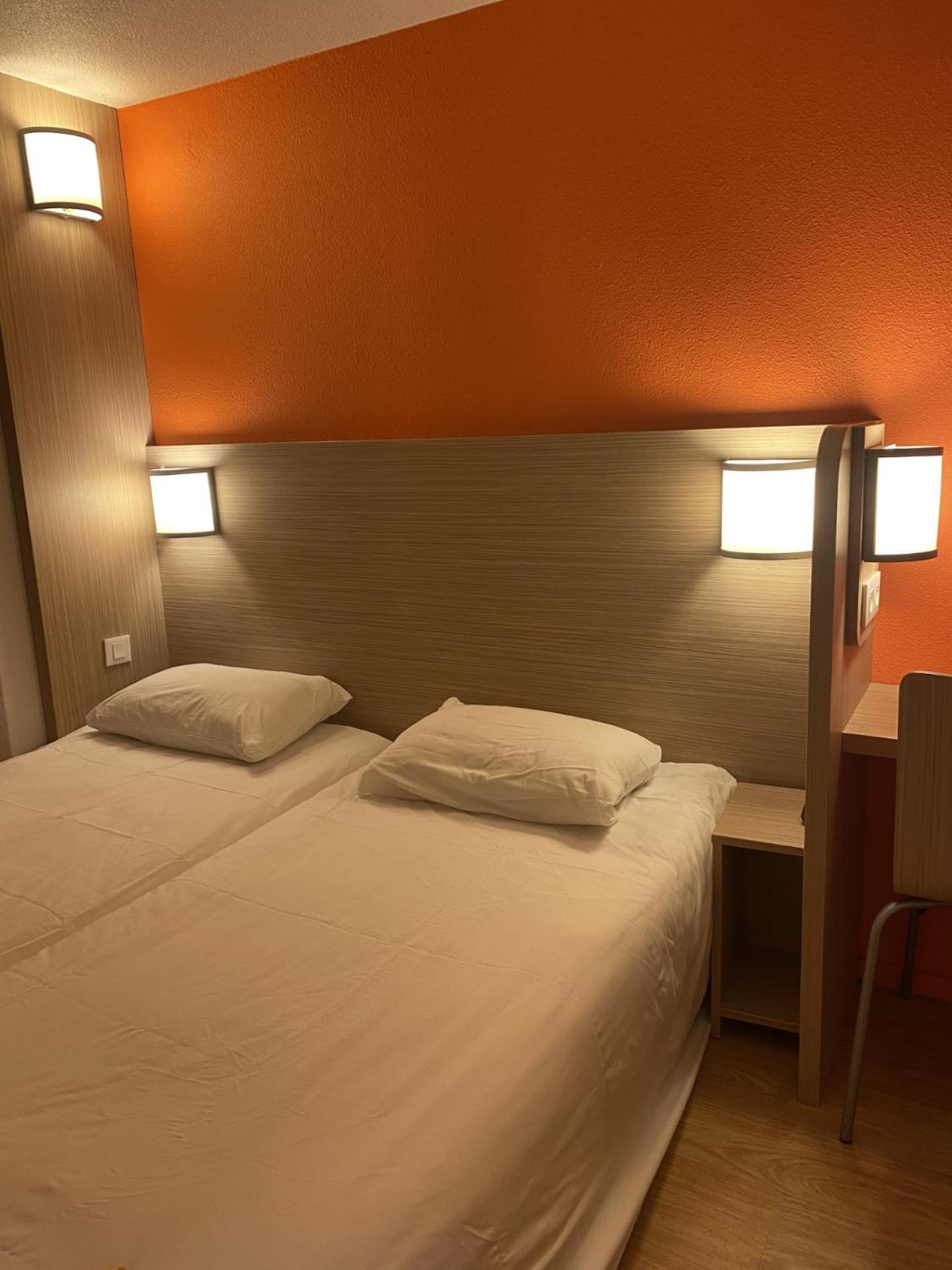 Twin Room - Photo 1