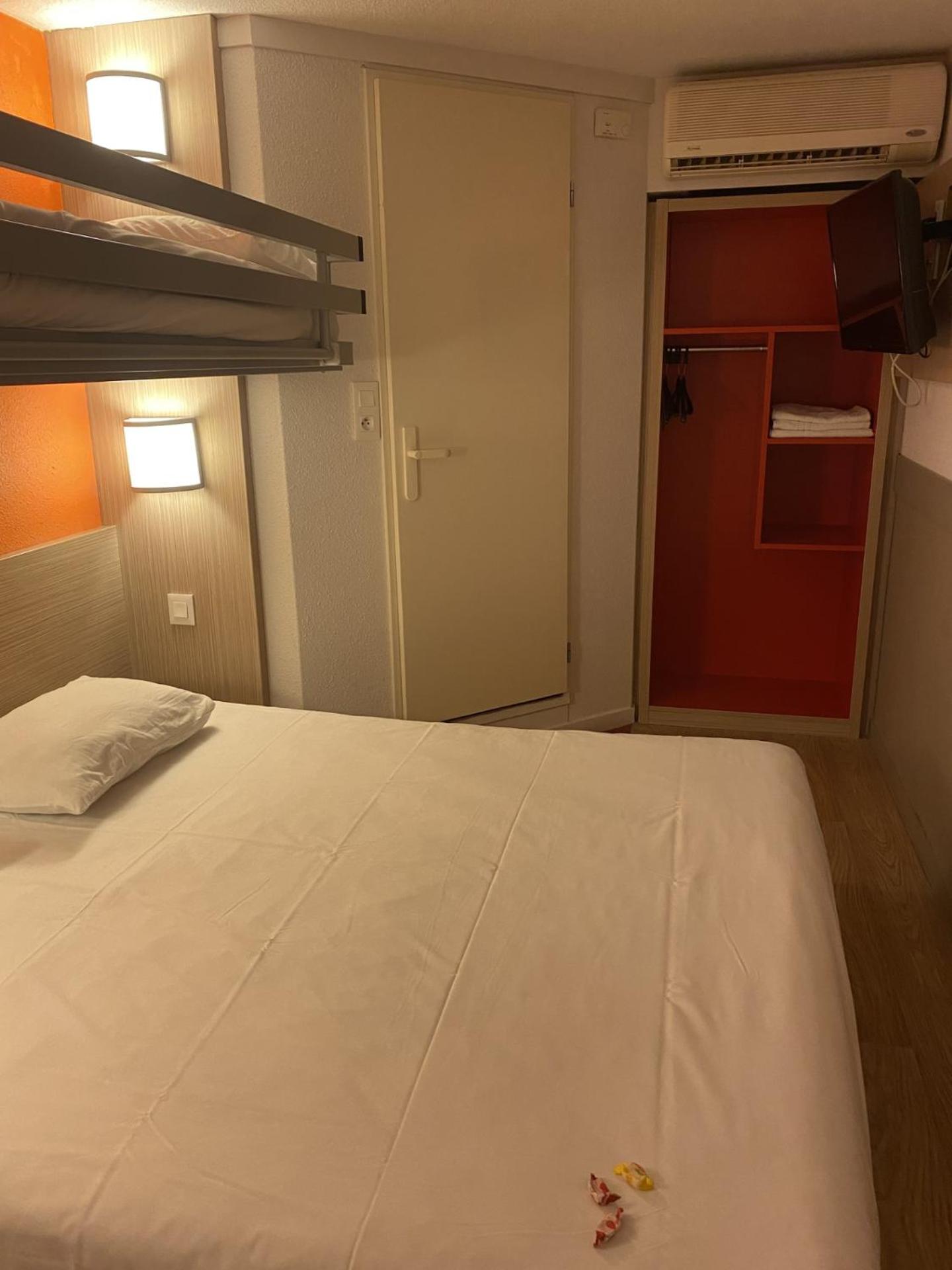 Triple Room (1 Double Bed + 1 Single Bed) - Photo 2