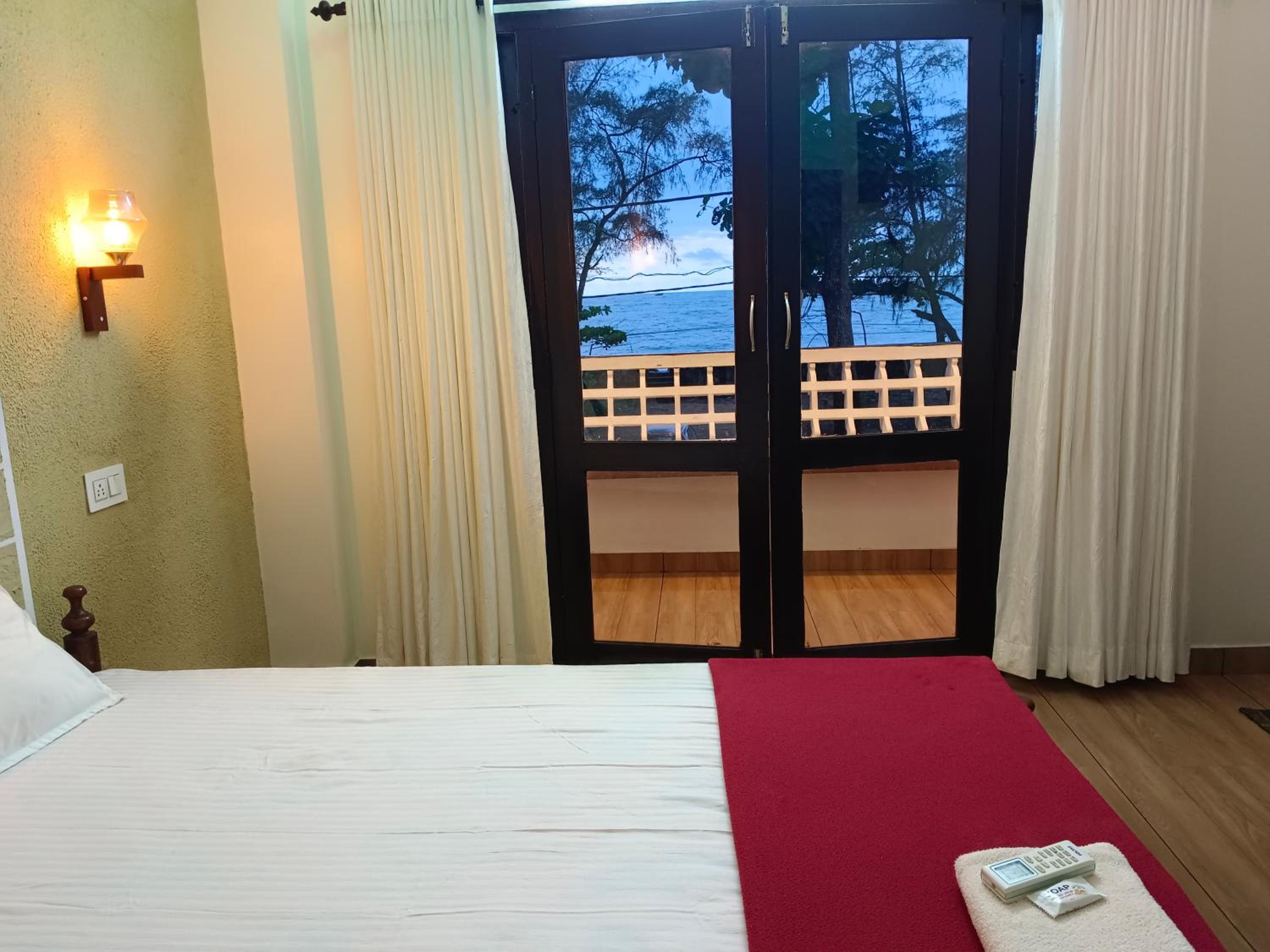 Deluxe Double Room with Sea View photo 3