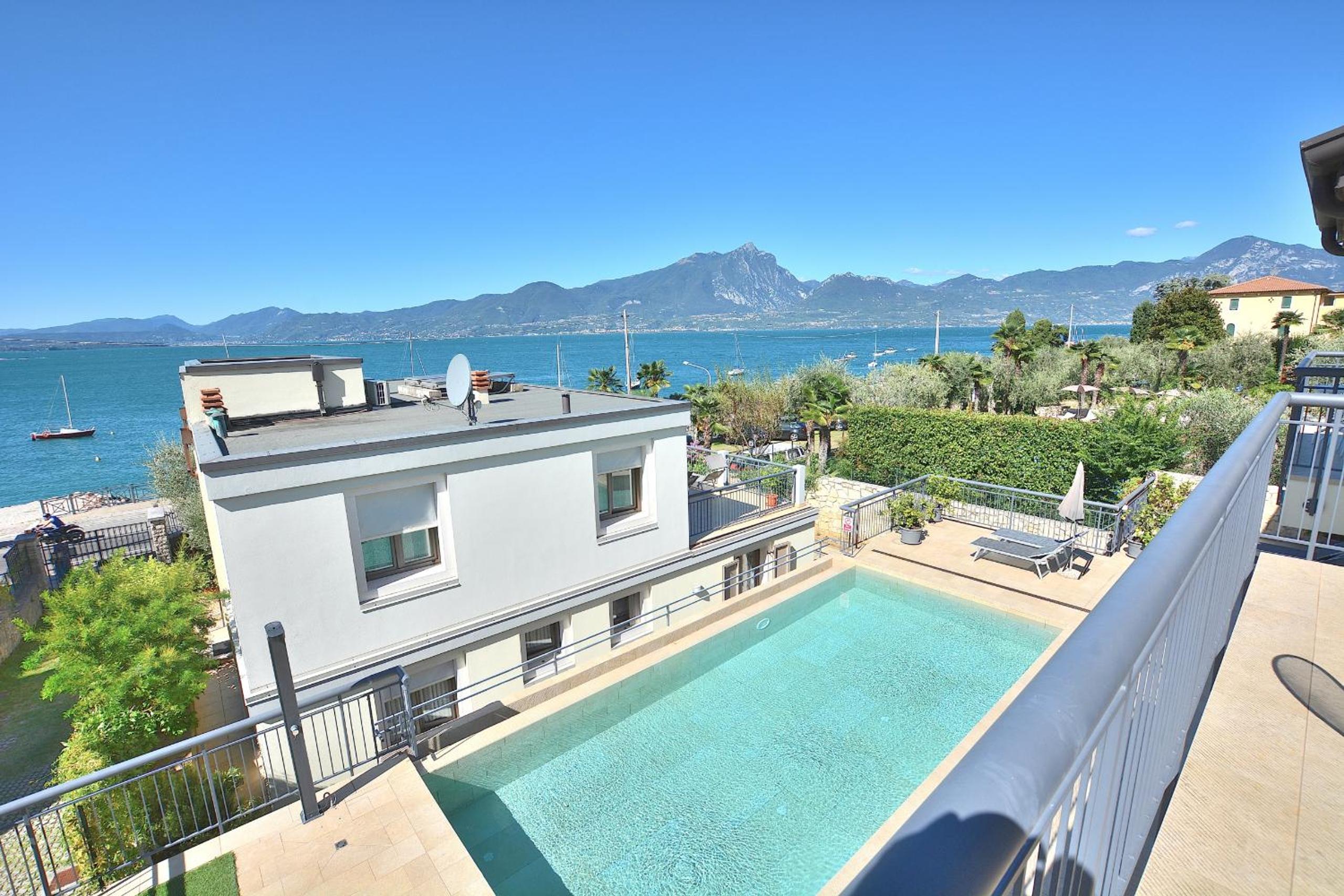 Apartment with Lake View photo 3