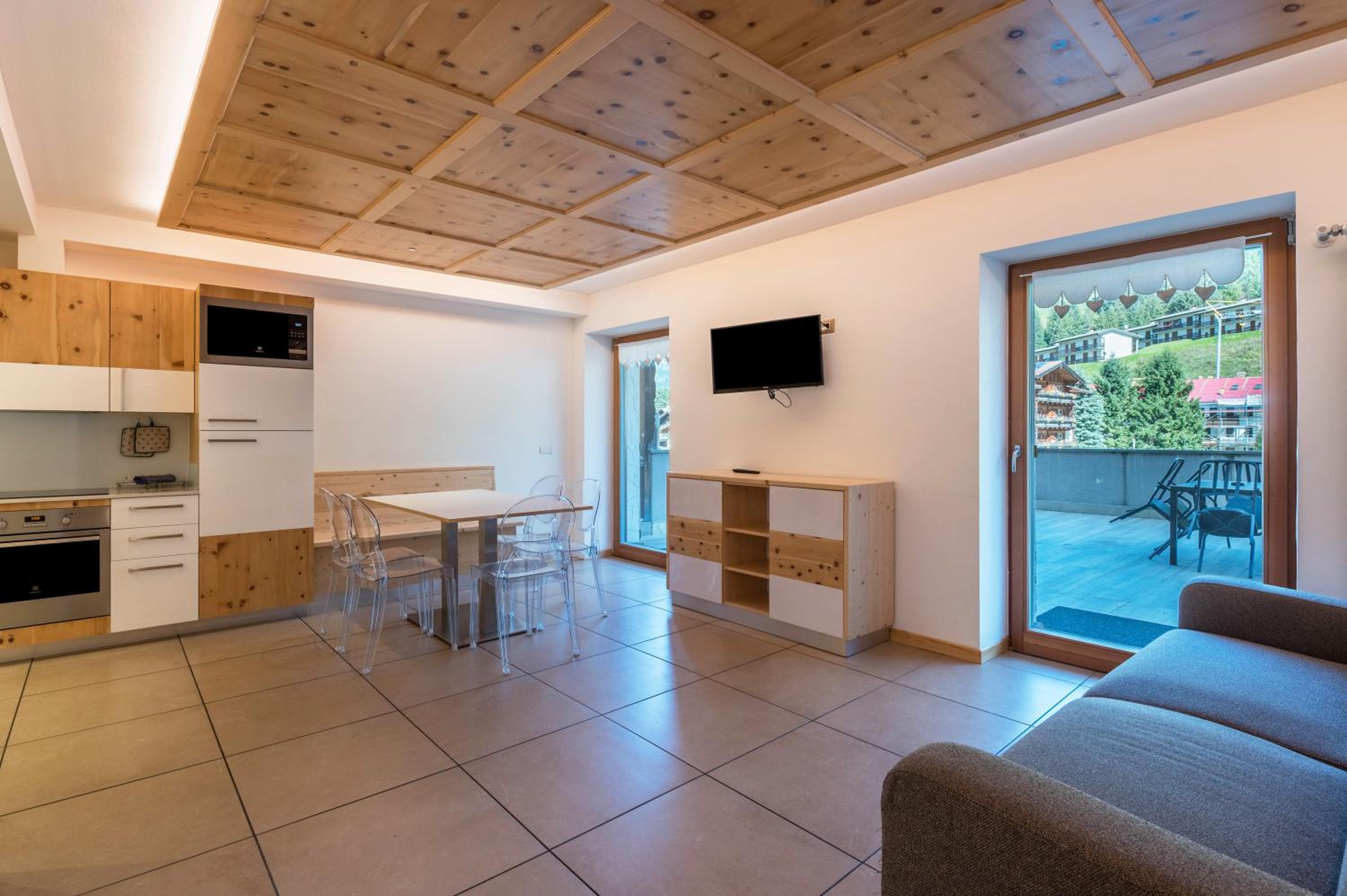 Two-Bedroom Apartment with Mountain View