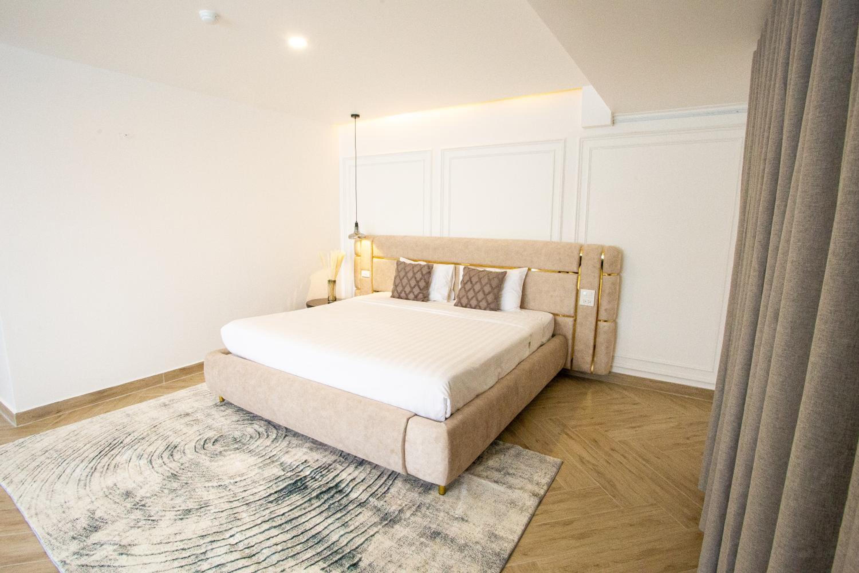 Deluxe King Room photo 3