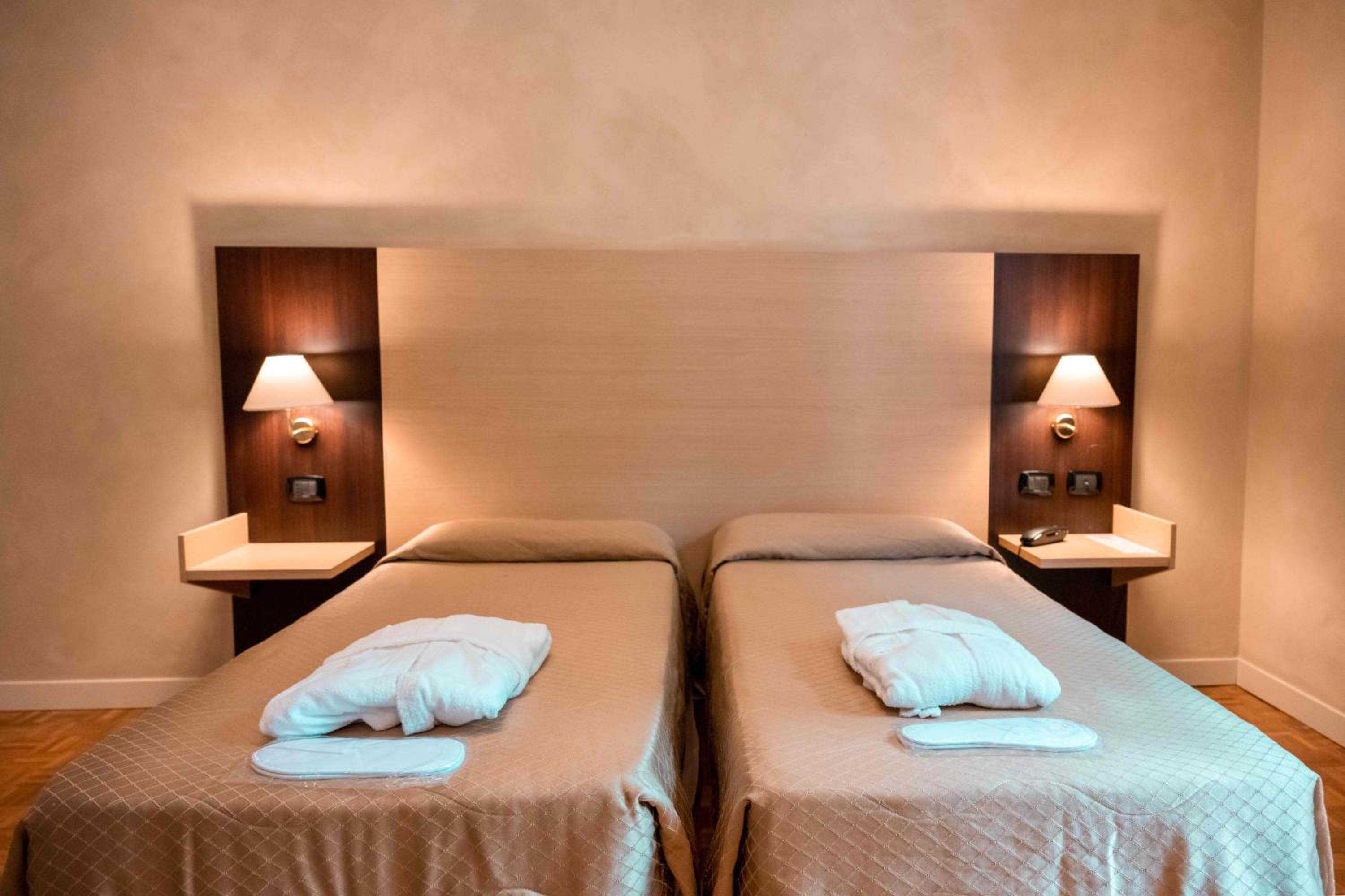 Standard Double or Twin Room photo 1
