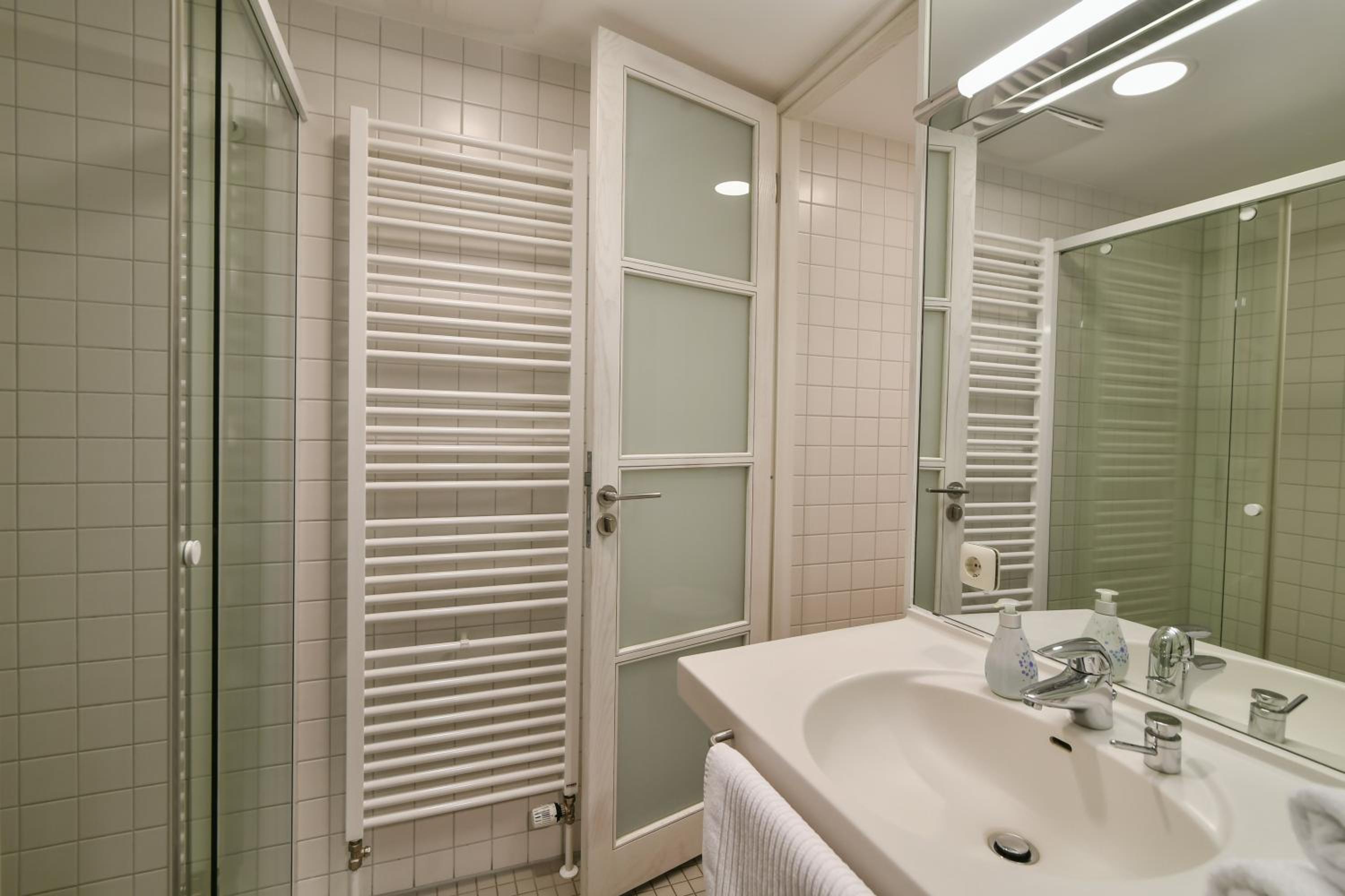 Double Room with Private Bathroom - Photo 4