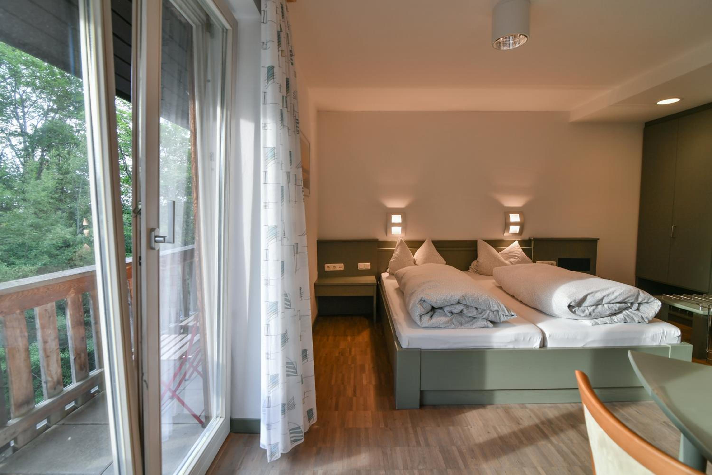 Double Room with Private Bathroom - Photo 1