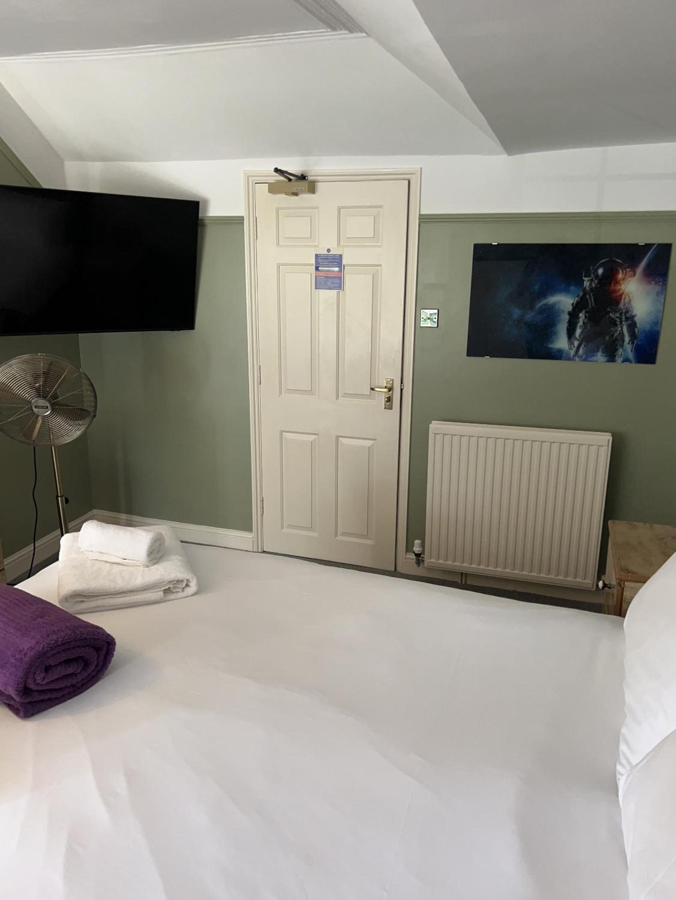 Superior King Room - Photo 12
