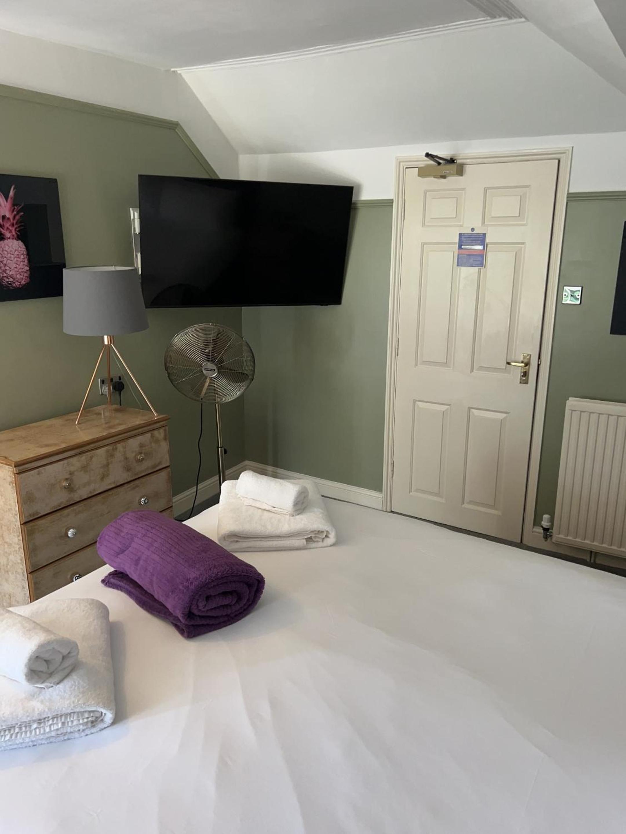Superior King Room - Photo 13