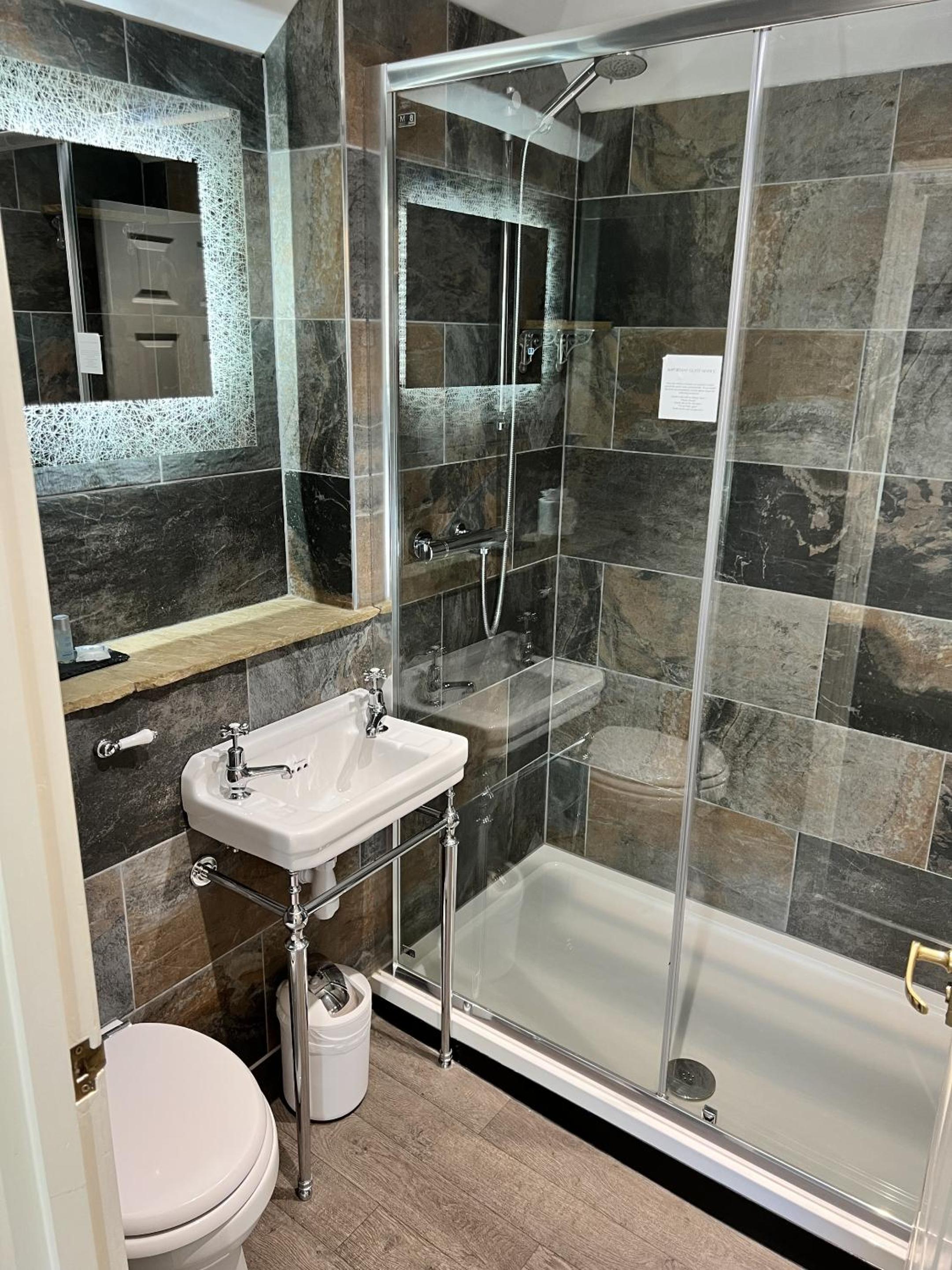 Superior King Room - Photo 4