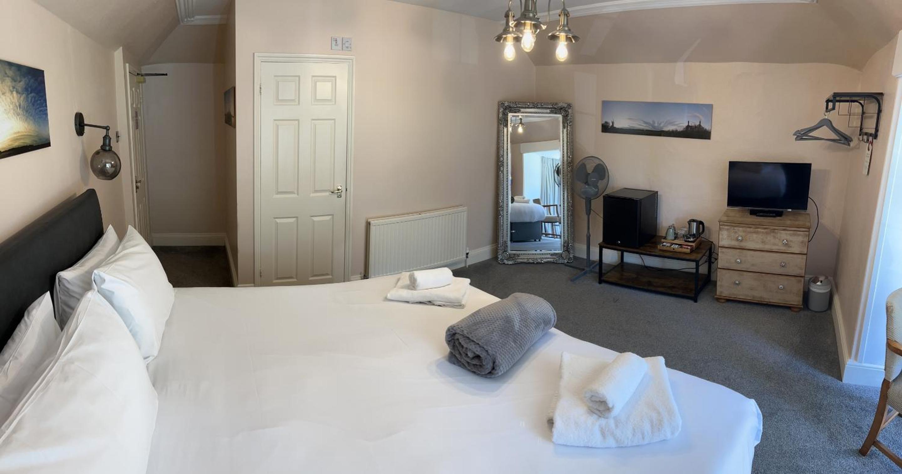 Superior King Room - Photo 7