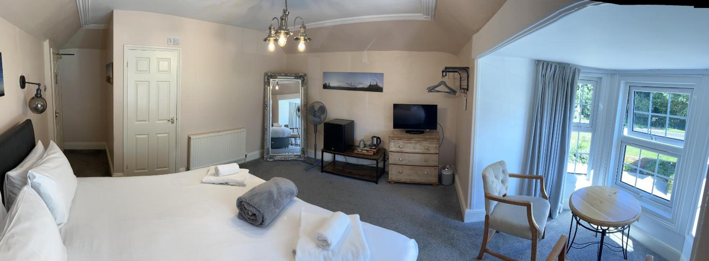 Superior King Room - Photo 8