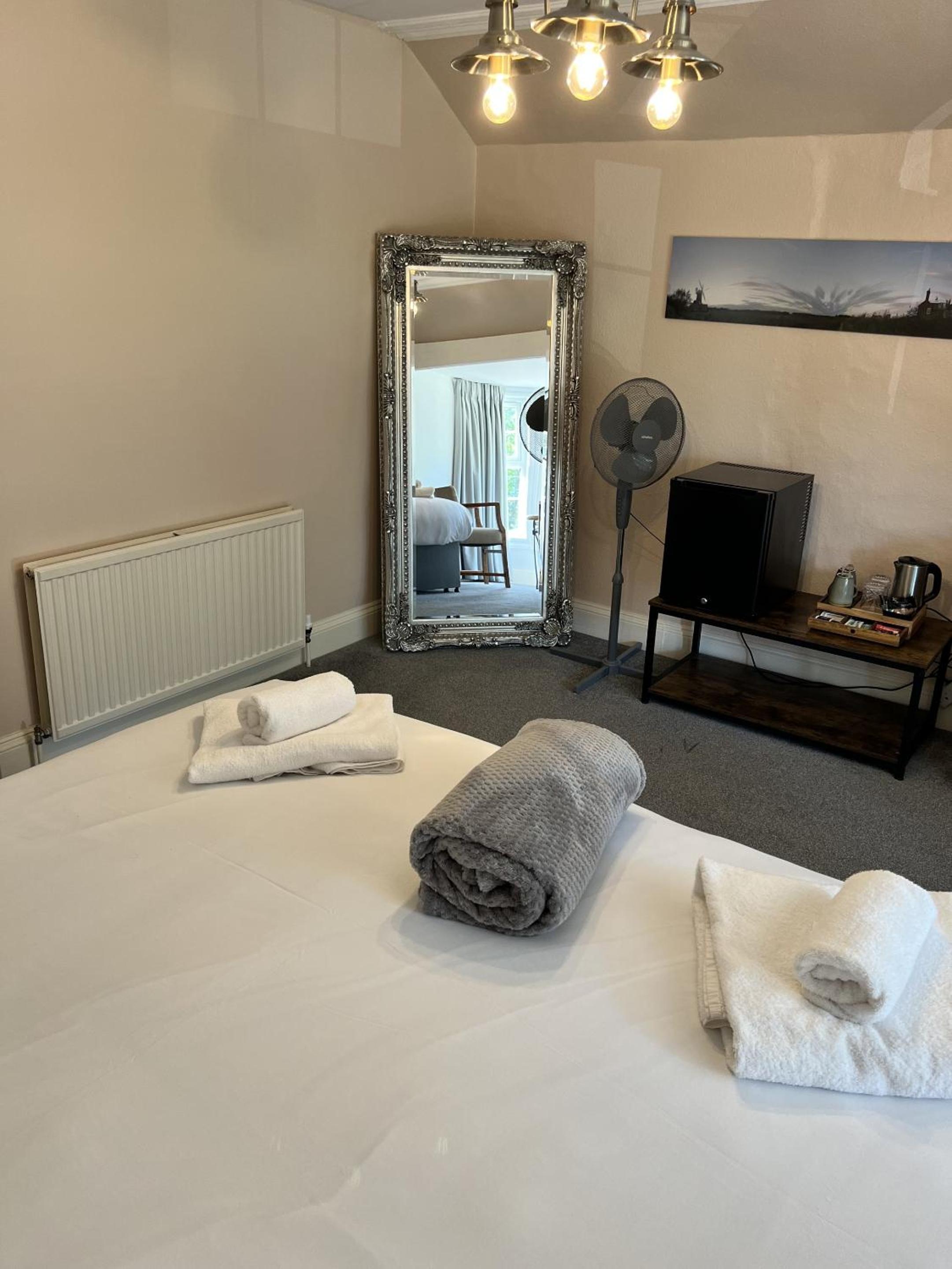 Superior King Room - Photo 11
