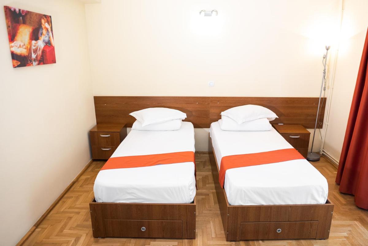 Twin Room with Balcony - Photo 1