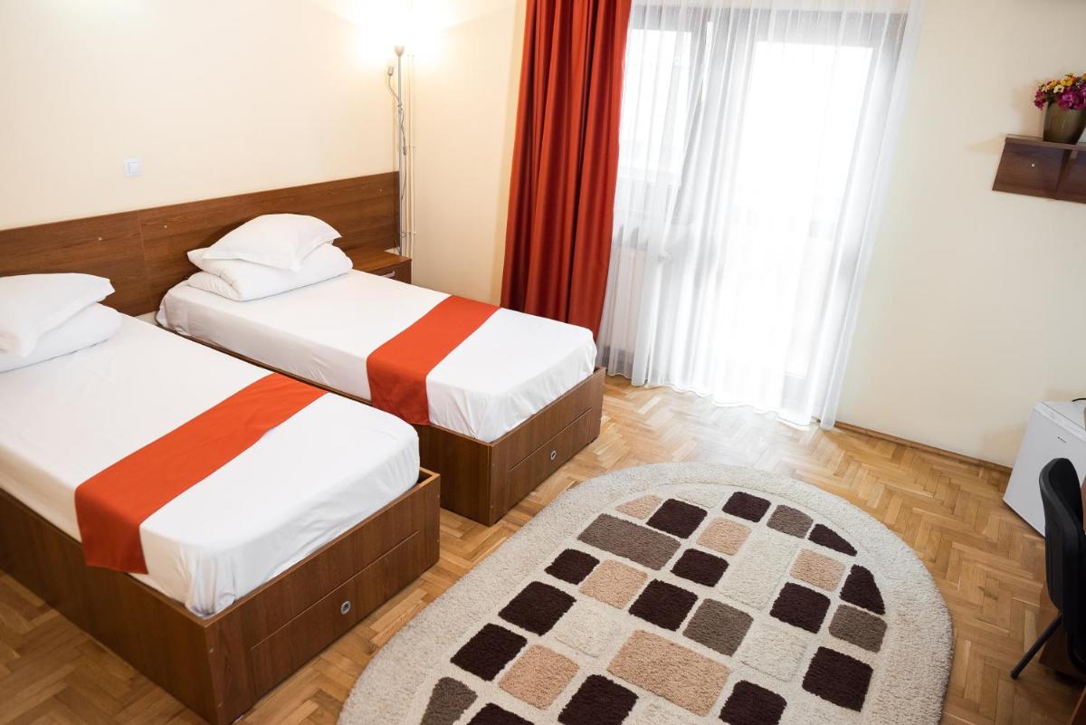 Twin Room with Balcony - Photo 3