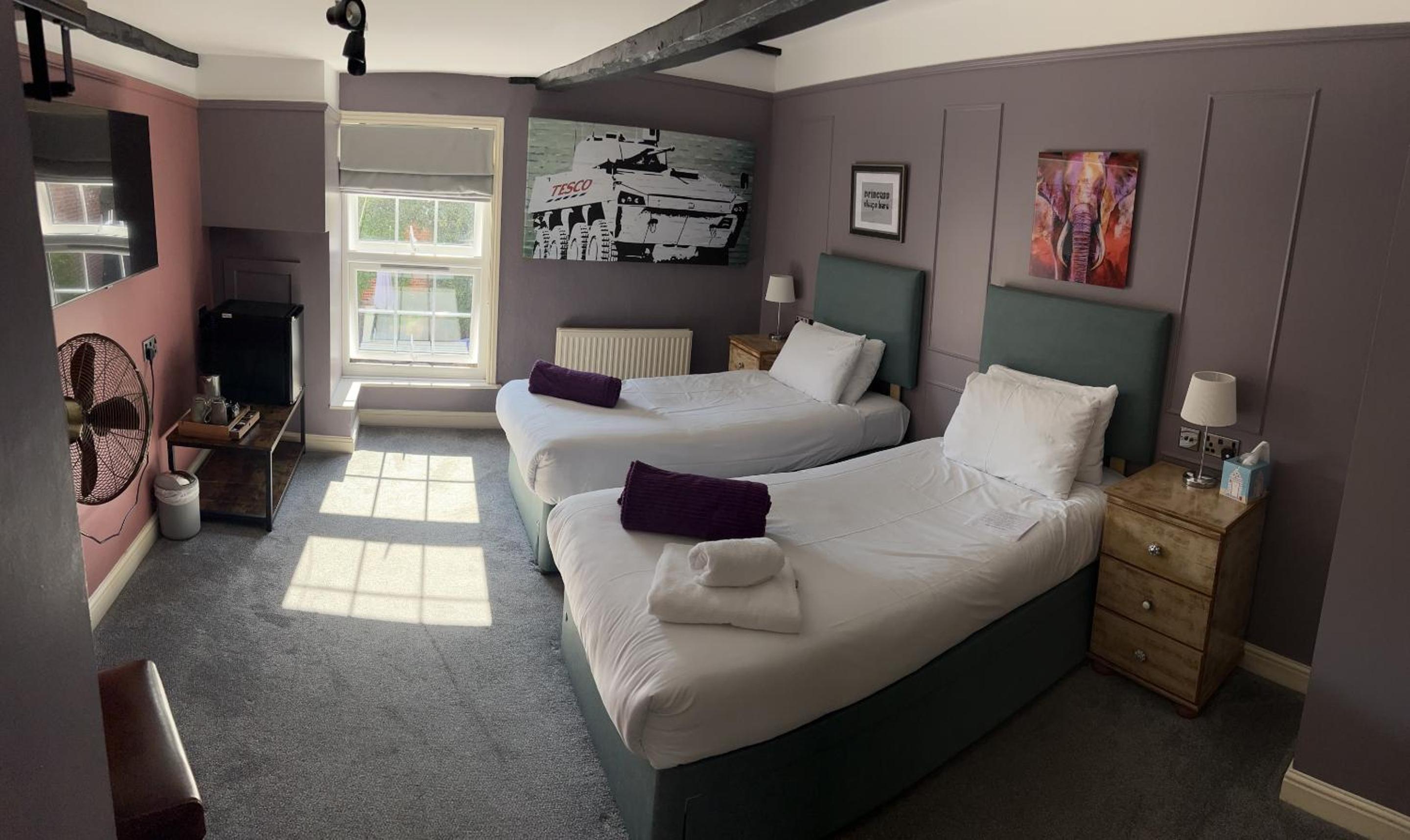 Deluxe Twin Room - Photo 9