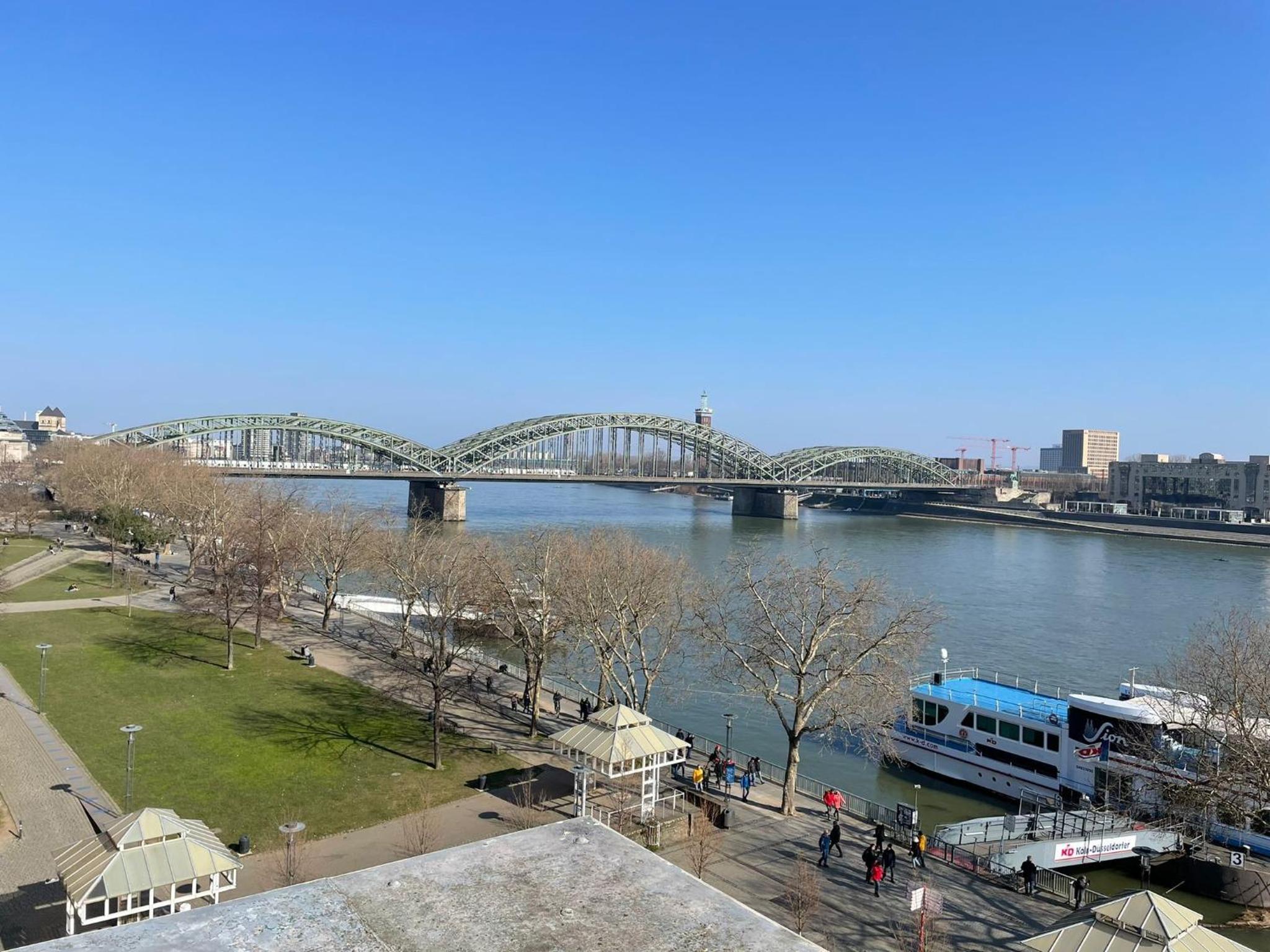 Large Double Room with River View - Photo 5