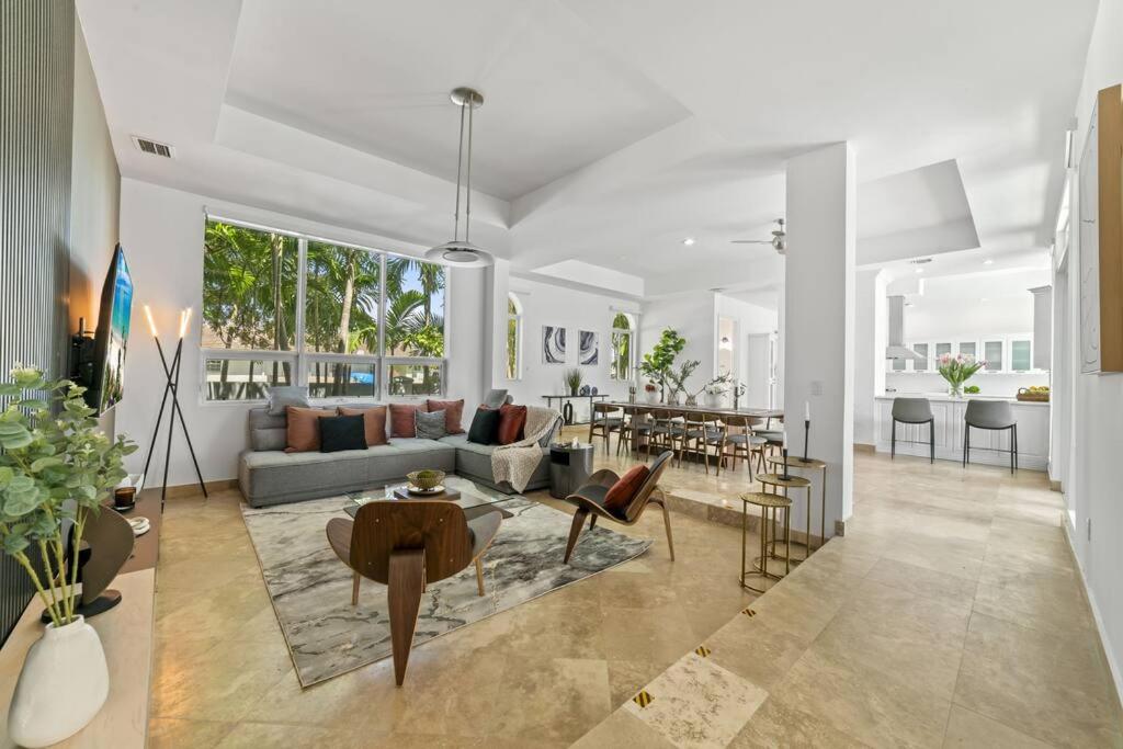 Seven-Bedroom House photo 1