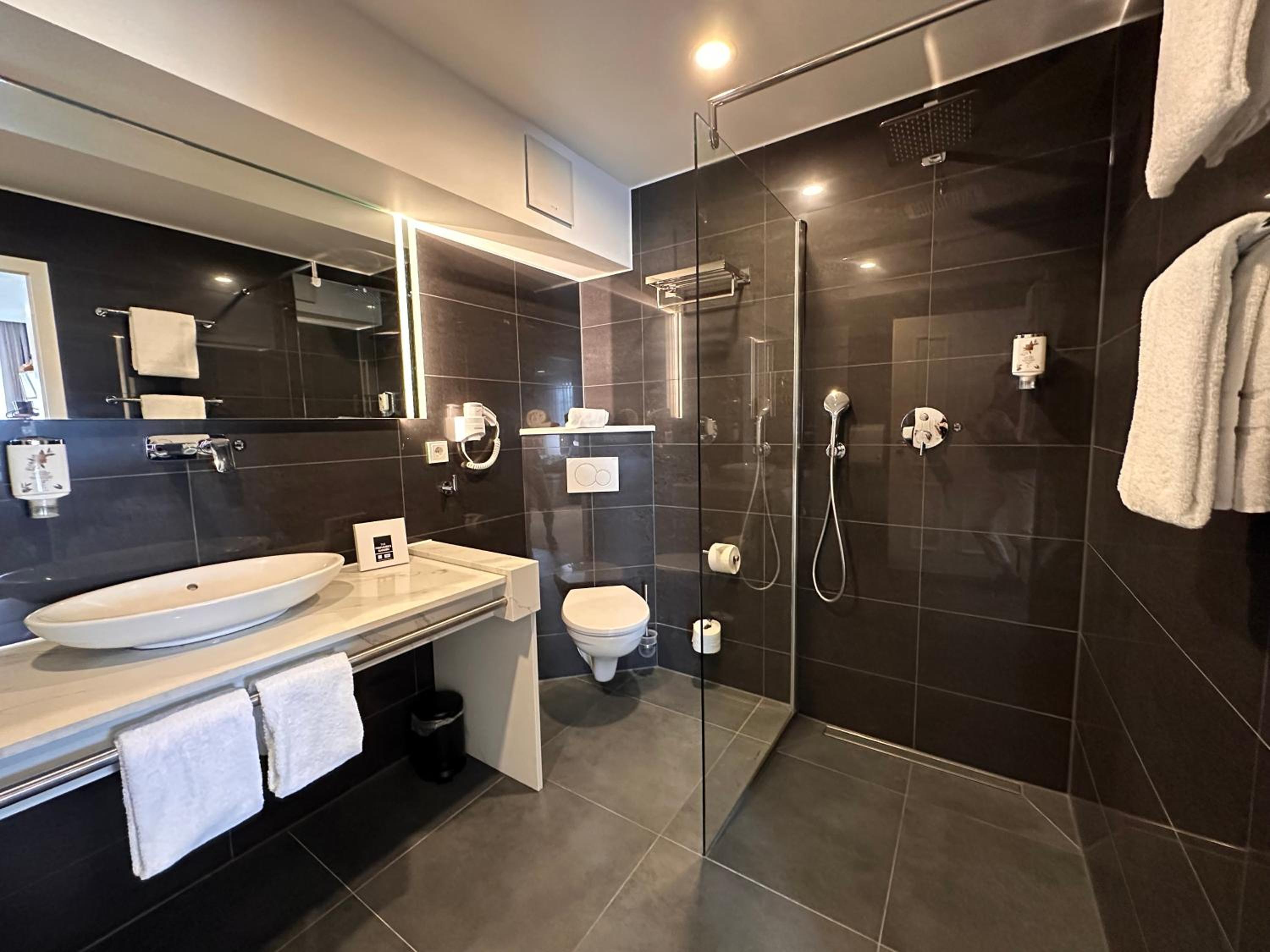 Junior Suite with River View - Photo 27