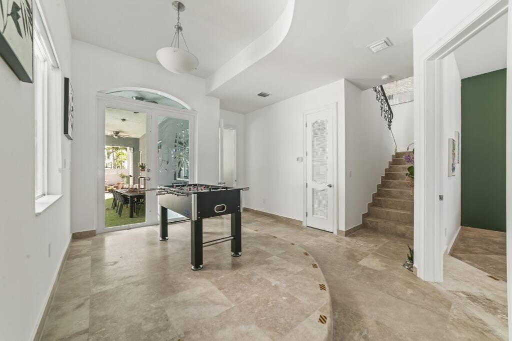 Seven-Bedroom House photo 2