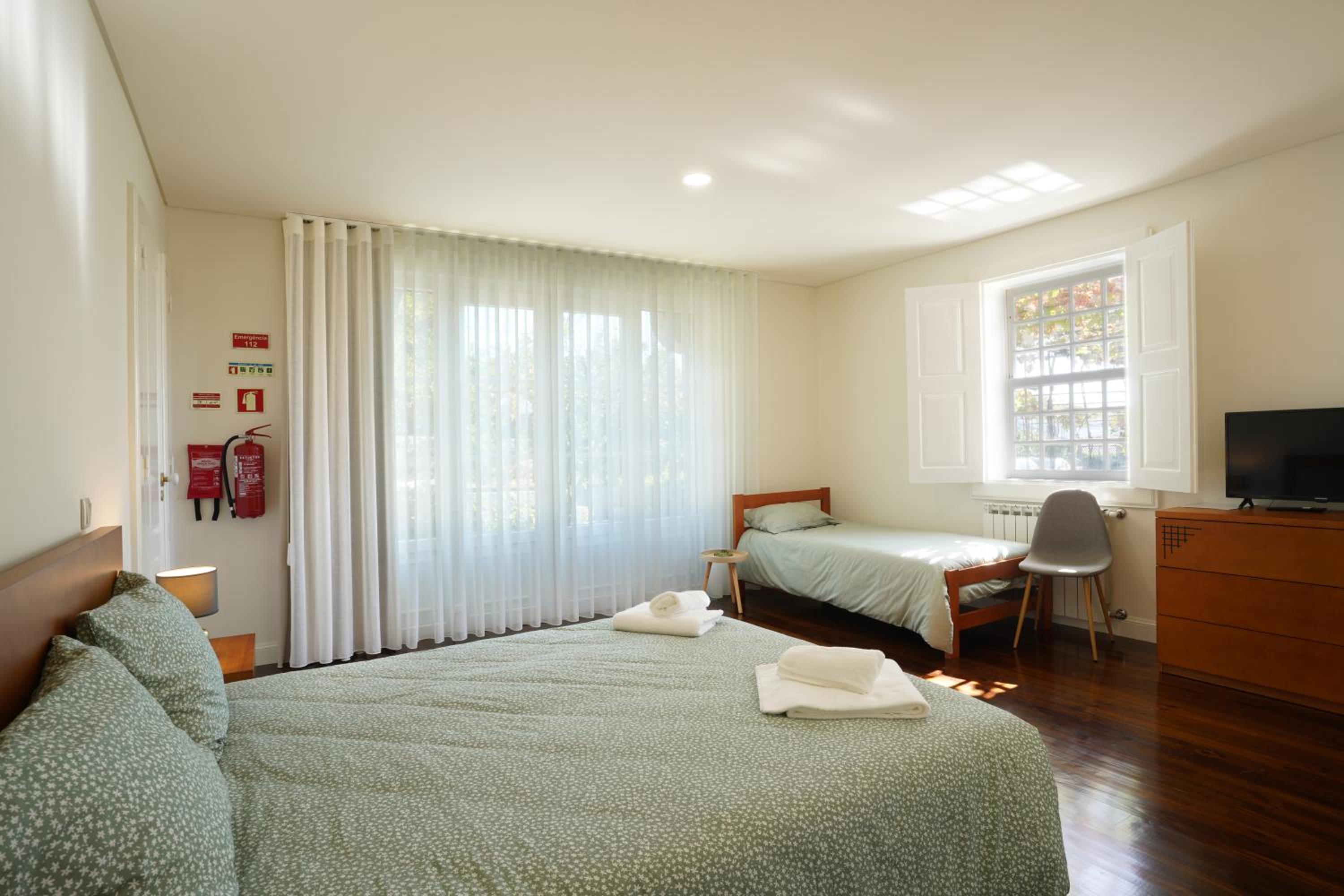 Triple Room with Pool View photo 1