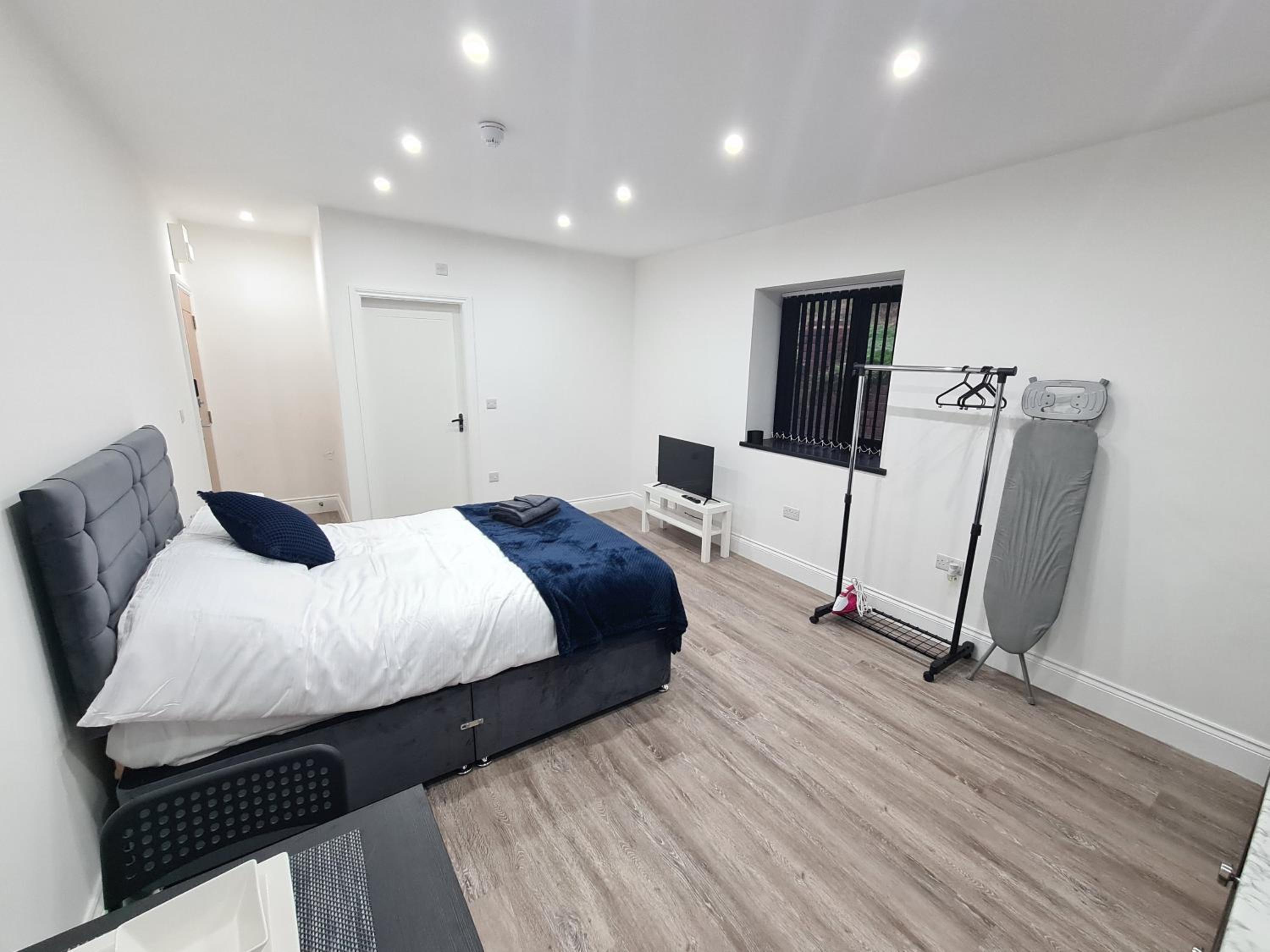 One-Bedroom Apartment photo 2