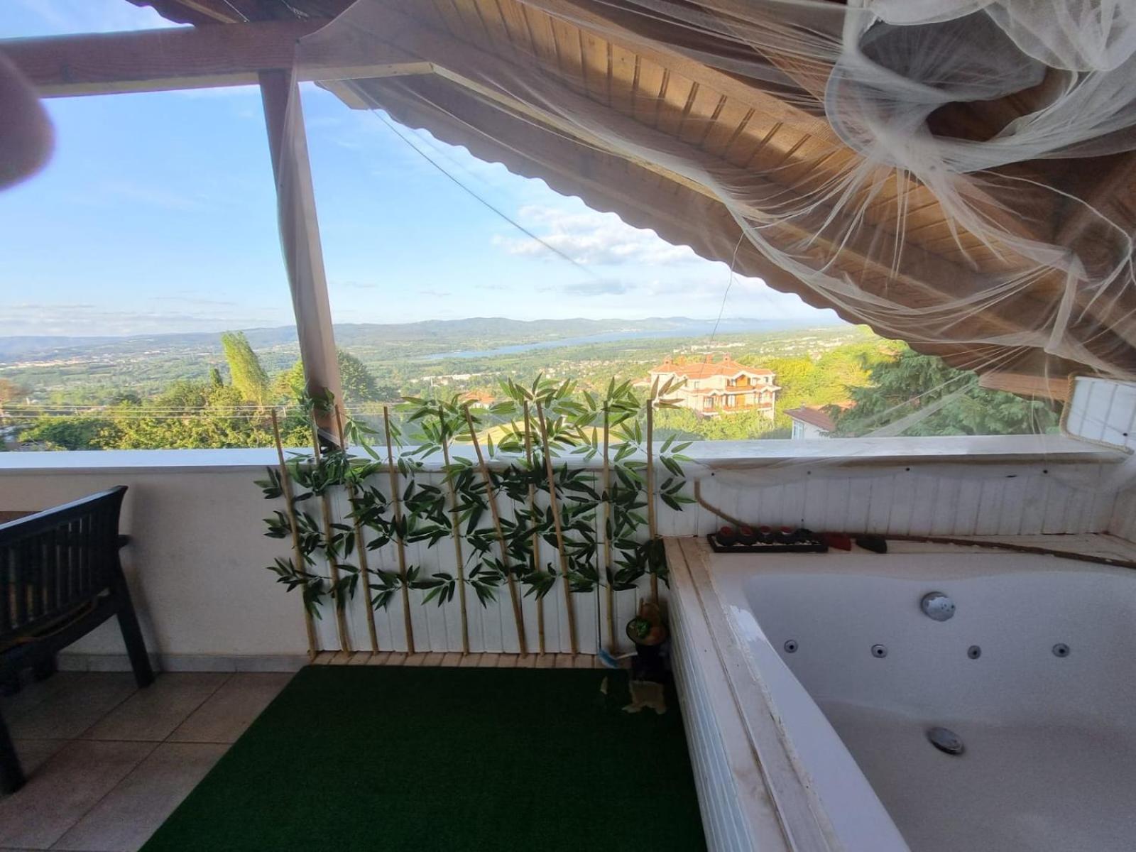 Apartment with Lake View photo 2