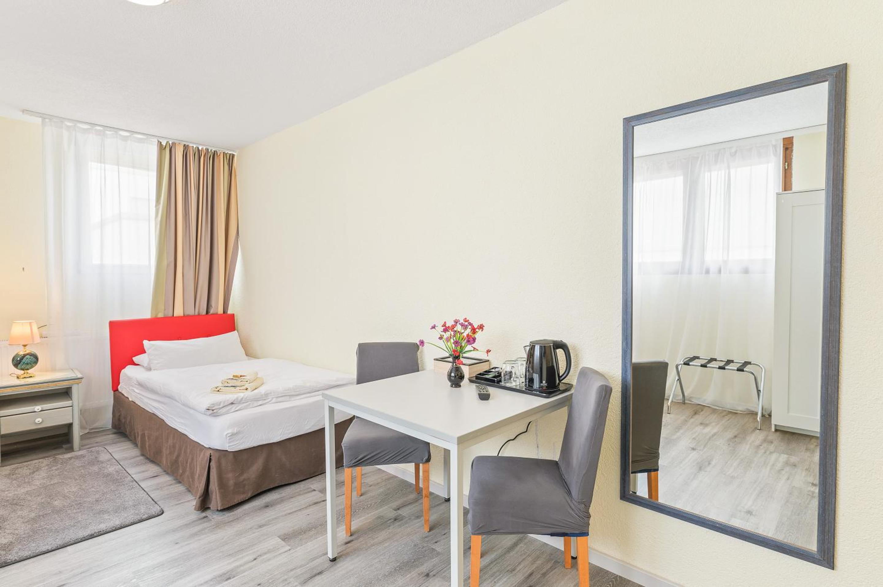 Budget Twin Room photo 3