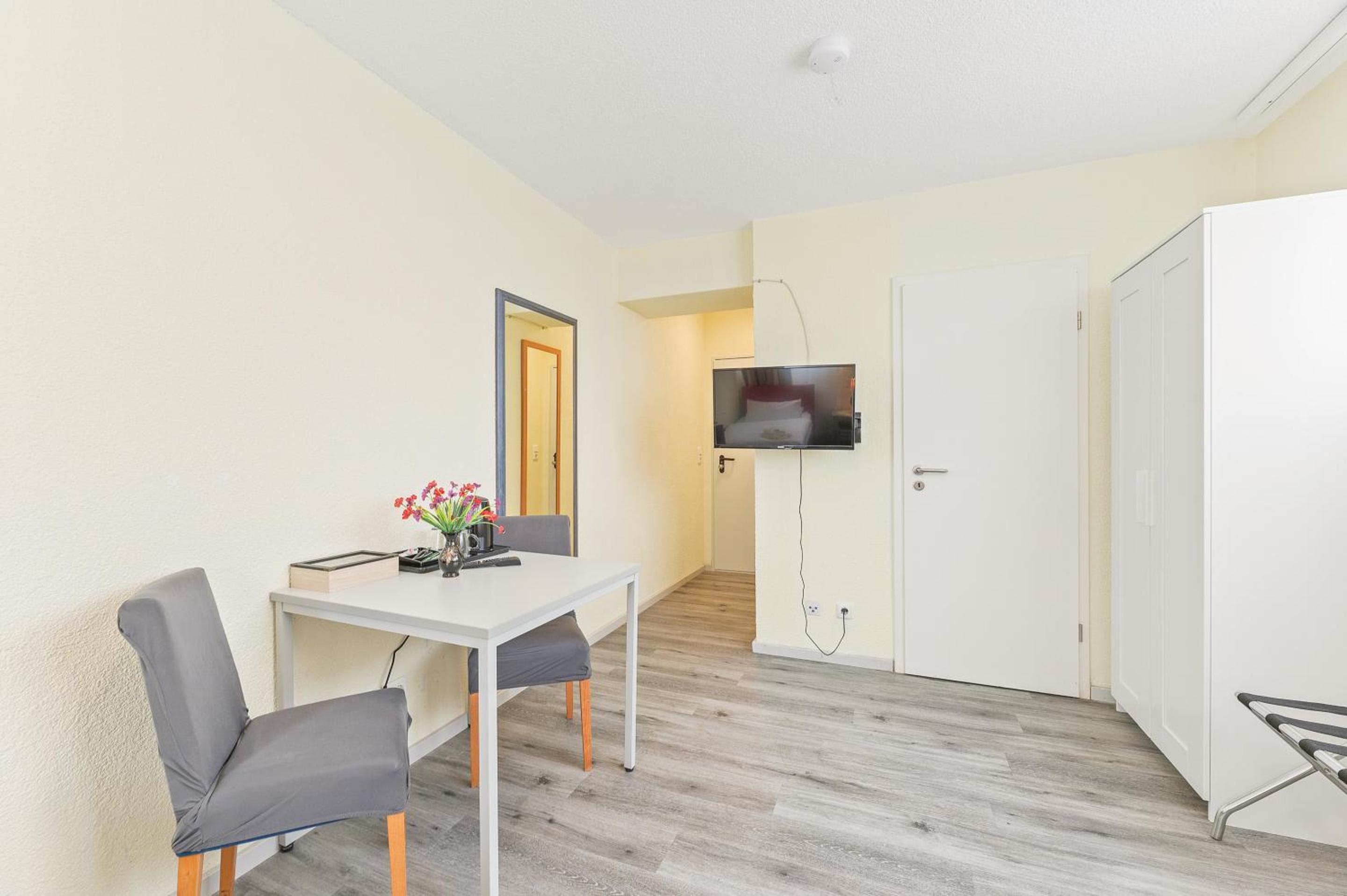 Budget Twin Room photo 2