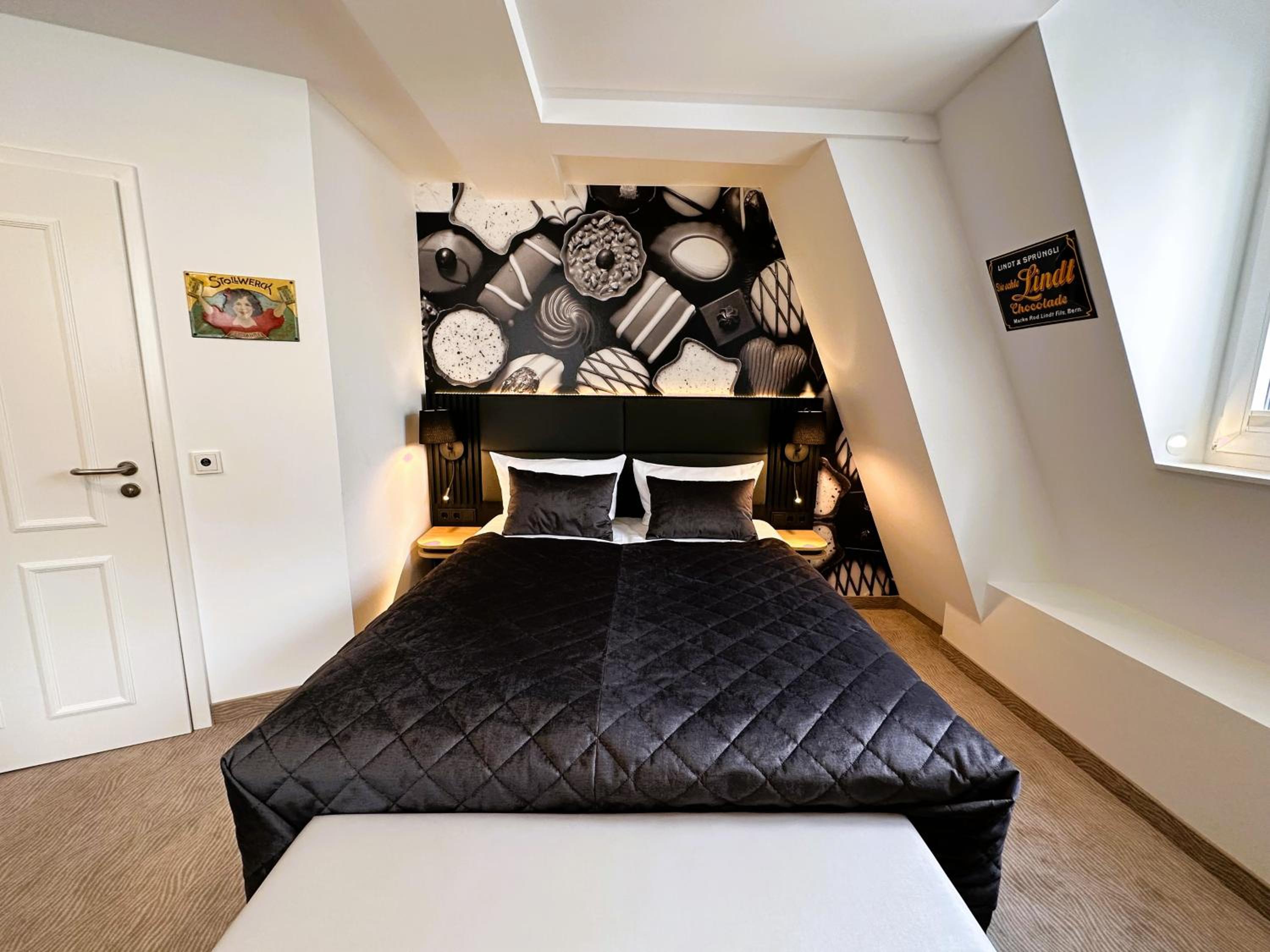 Large Double Room with Old Town View - Photo 29