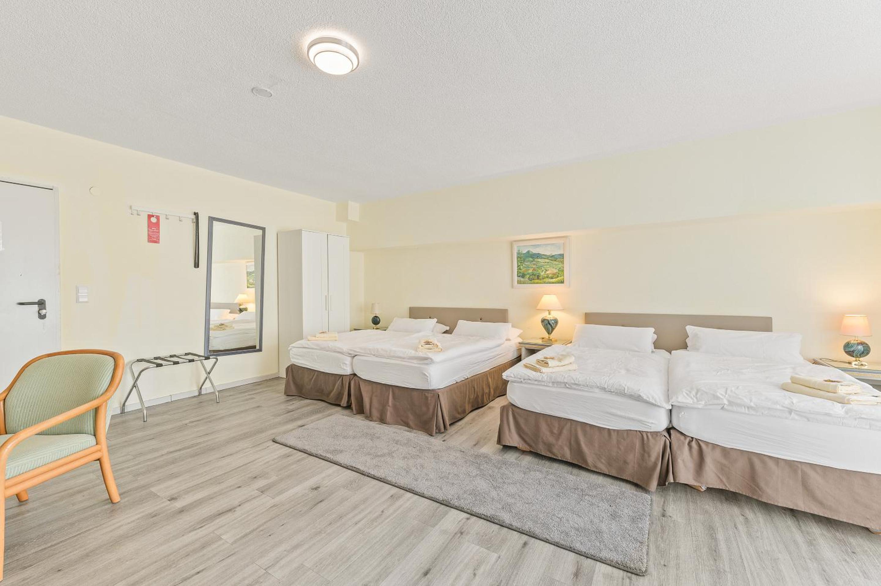 Classic Quadruple Room photo 3