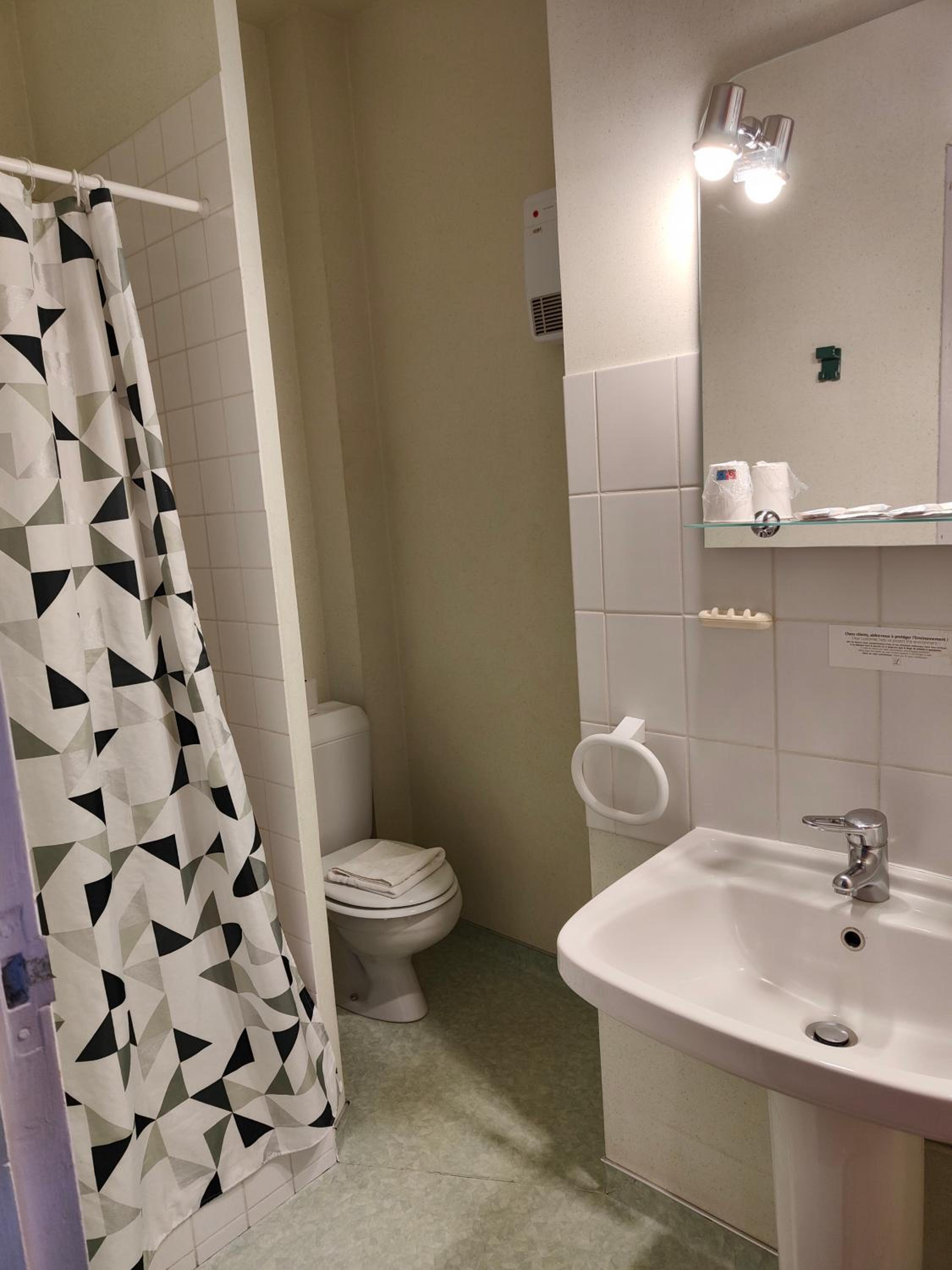 Twin Room - Photo 3