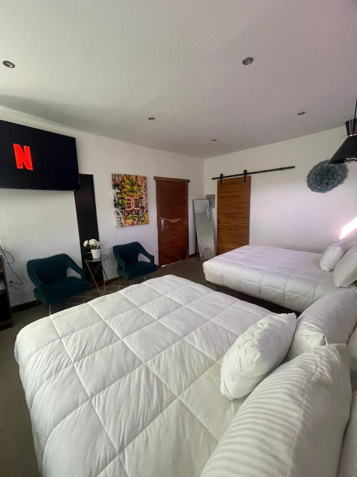 Double Room with Balcony - Photo 4