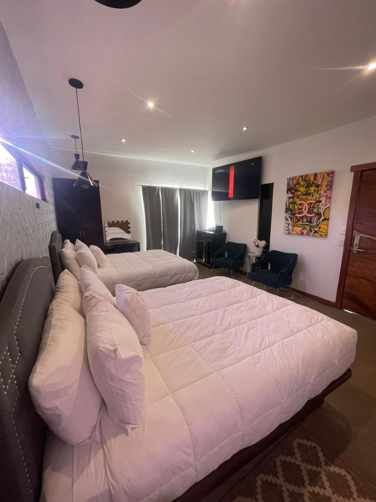 Double Room with Balcony - Photo 3