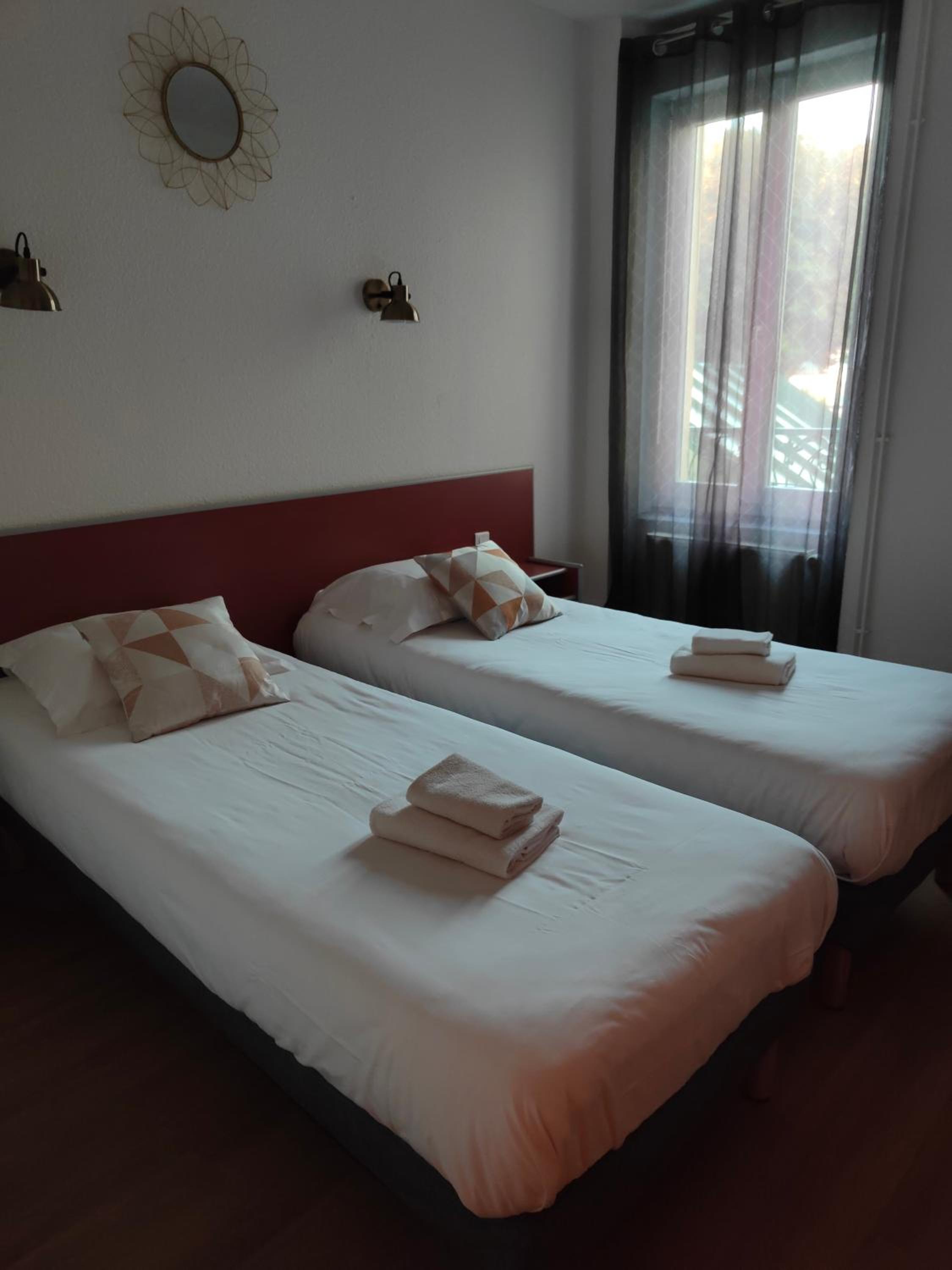 Twin Room - Photo 2