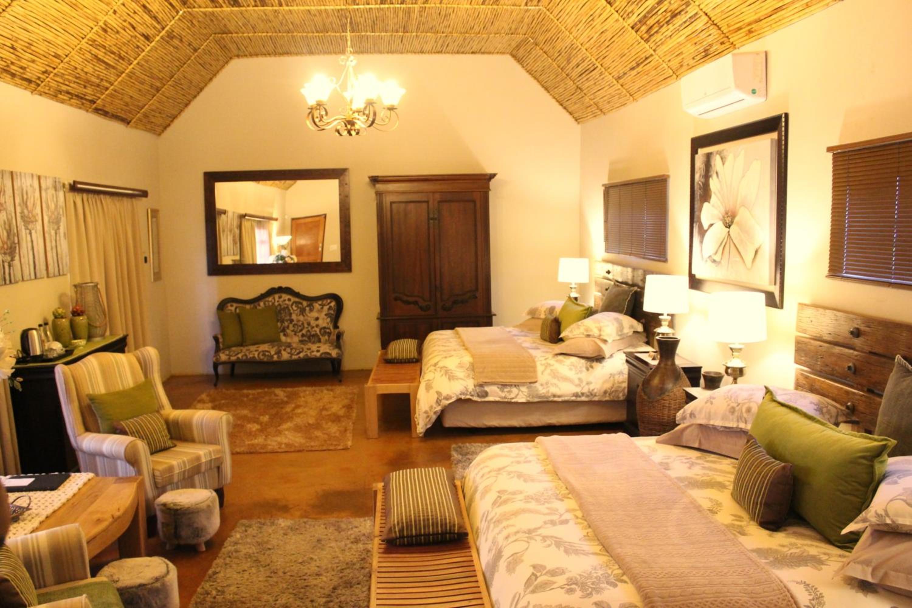 Suite - Photo 7