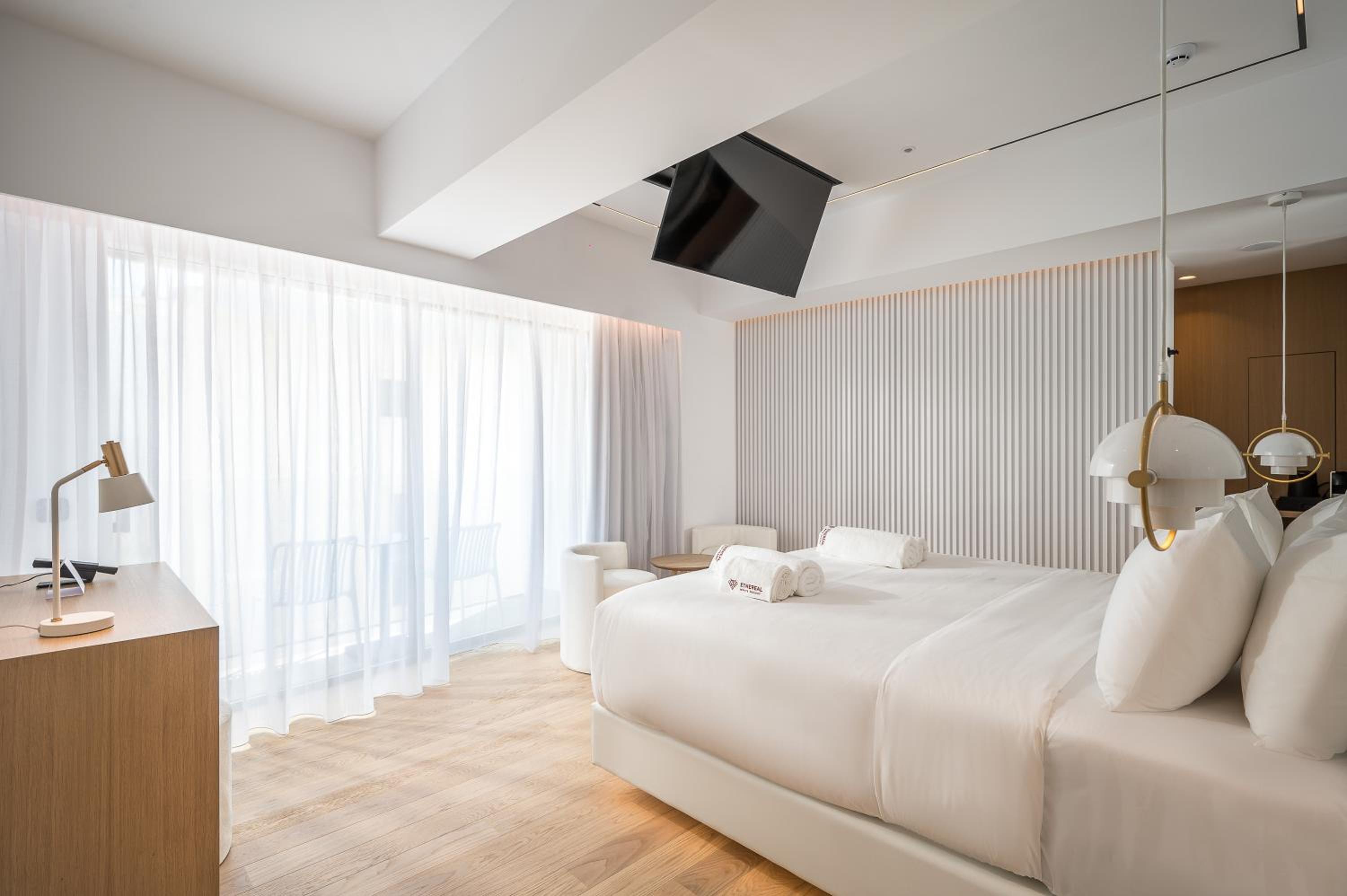 Luxury Suite - Photo 5