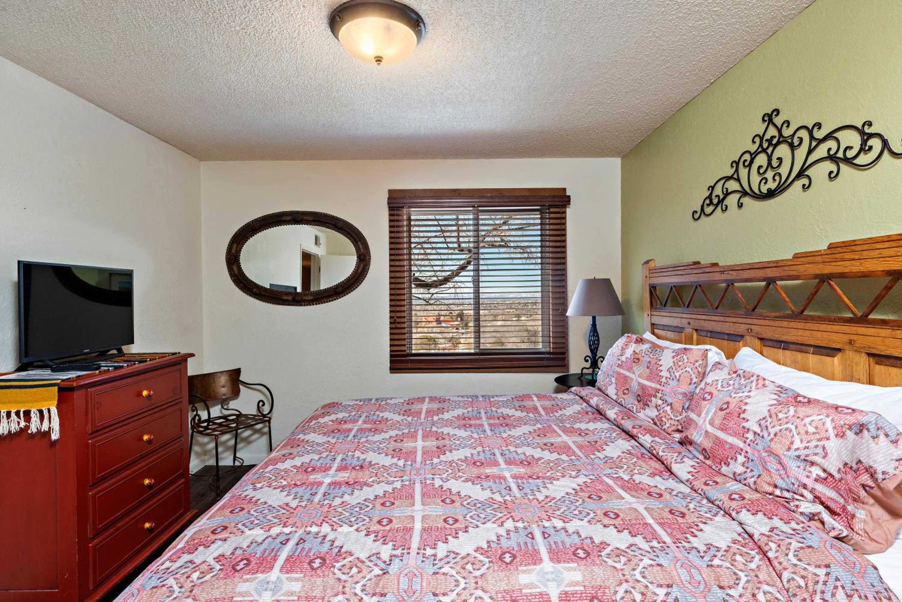 3 Bedroom Condominium  photo 3