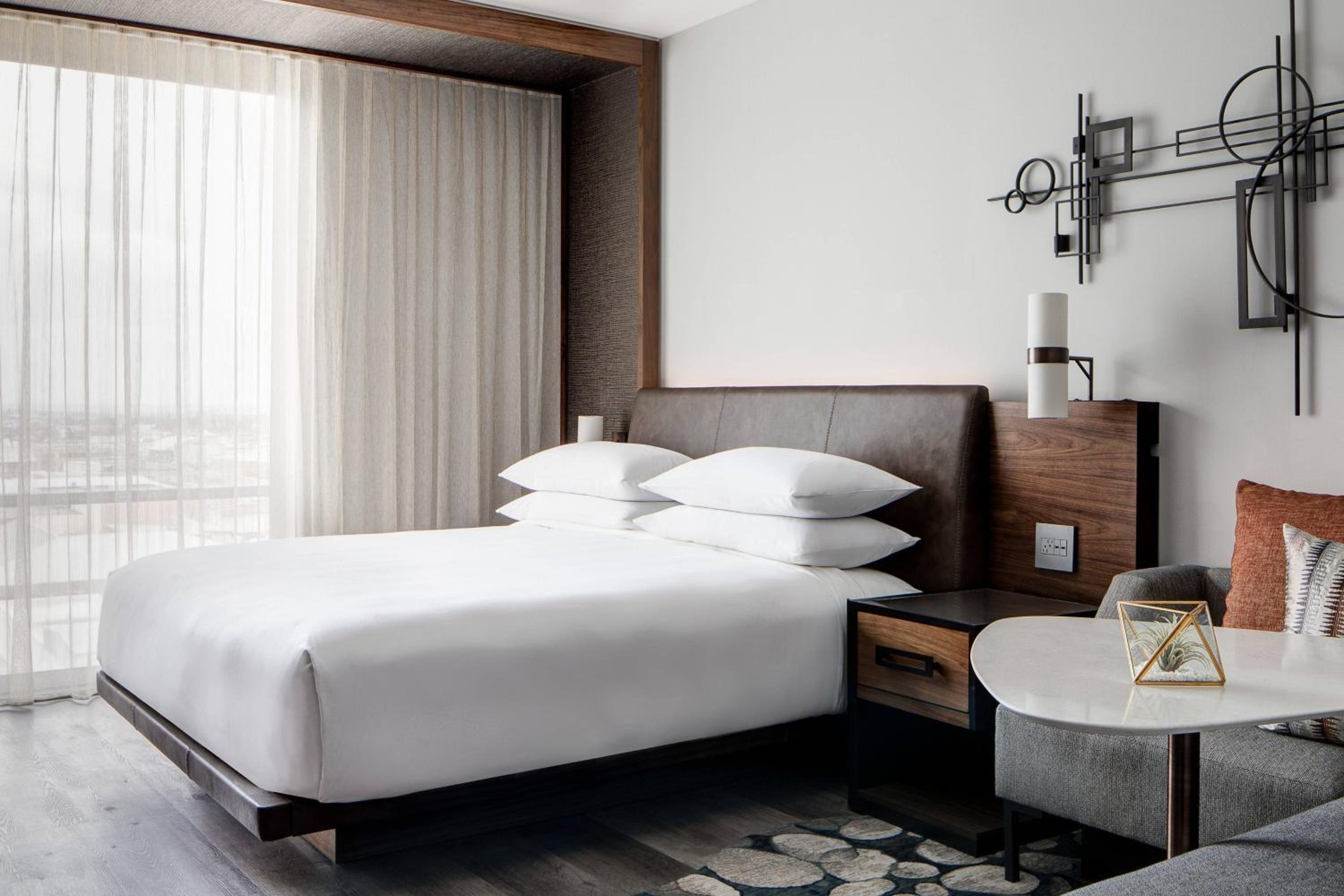 King Room with City View - Photo 1