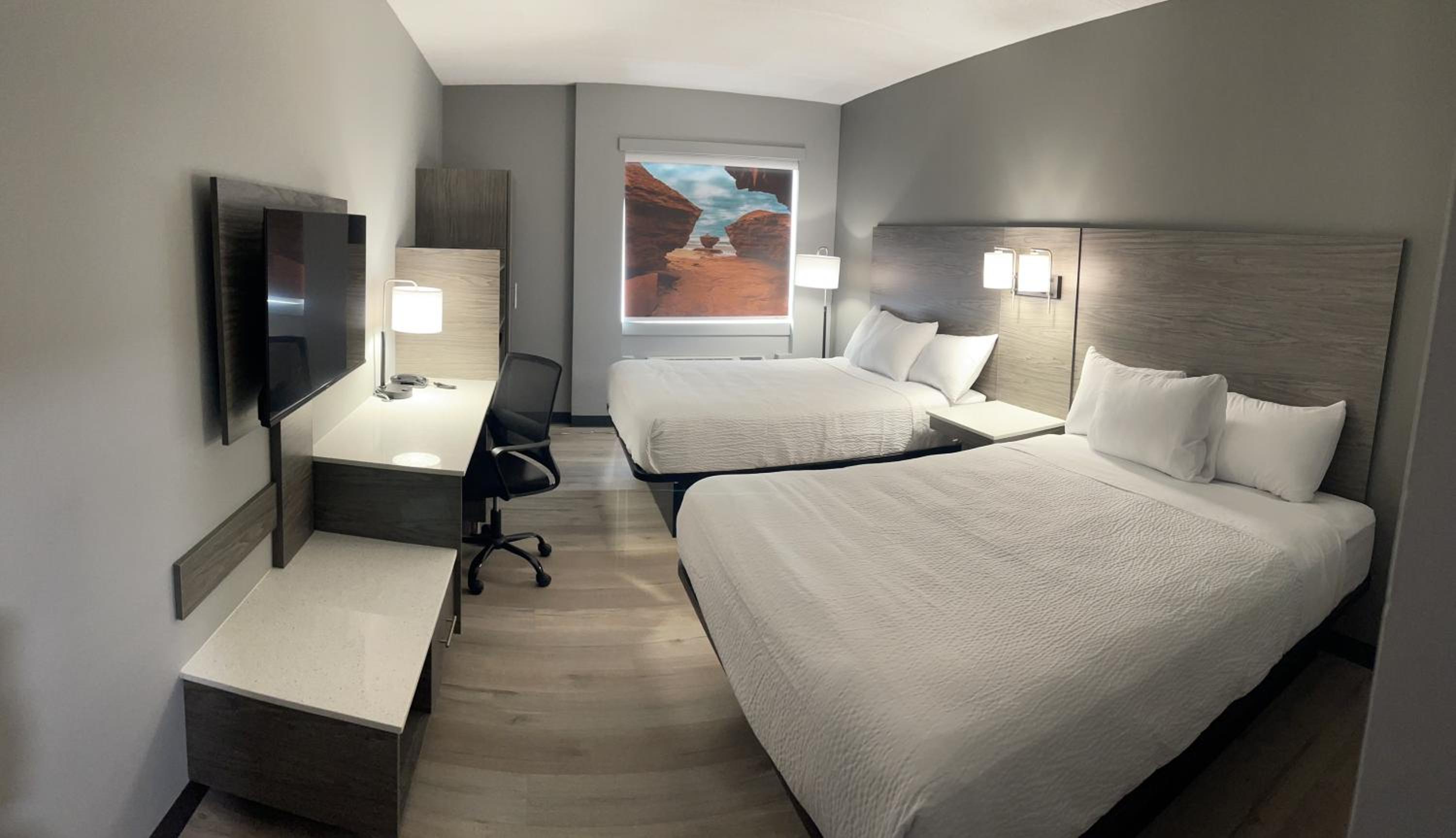 Queen Room with Two Queen Beds and Ocean View - Non-Smoking photo 3