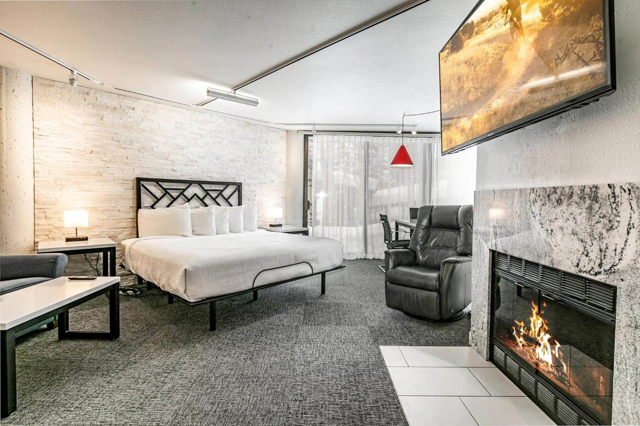 Studio Suite - Photo 16