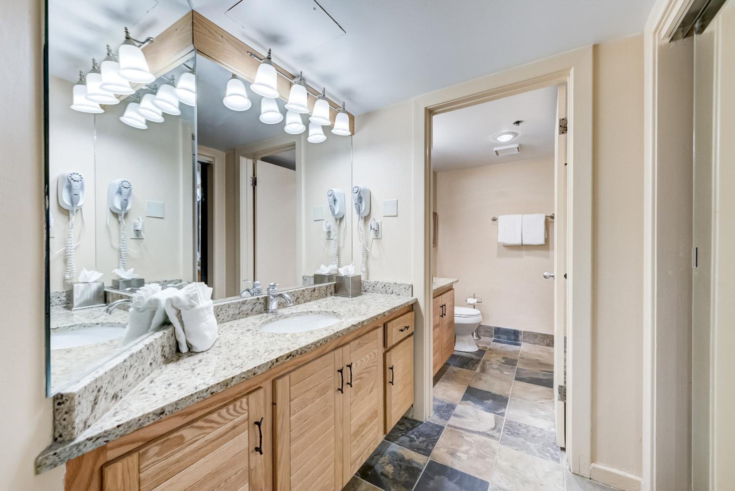 Studio Suite - Photo 15