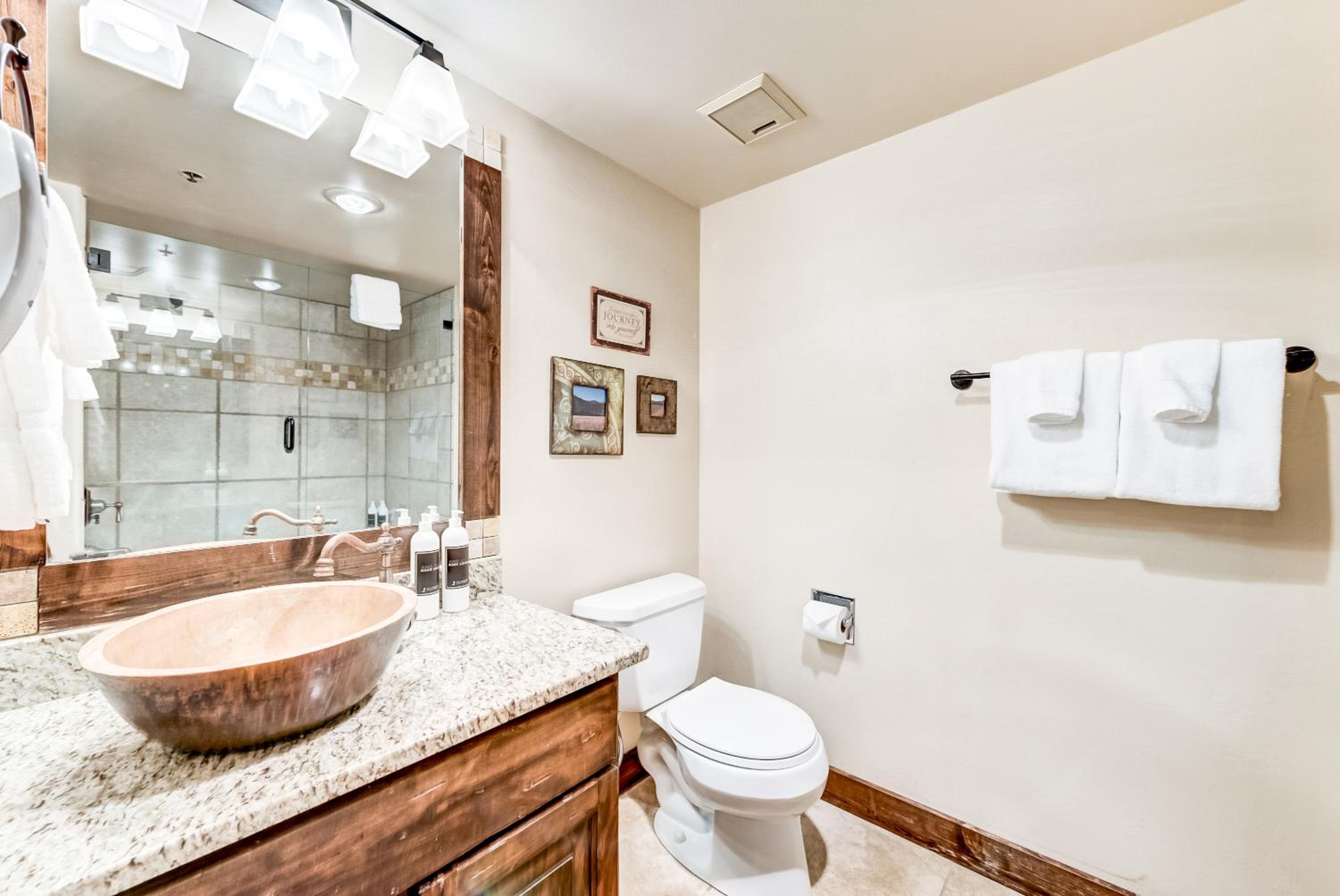 Studio Suite - Photo 20