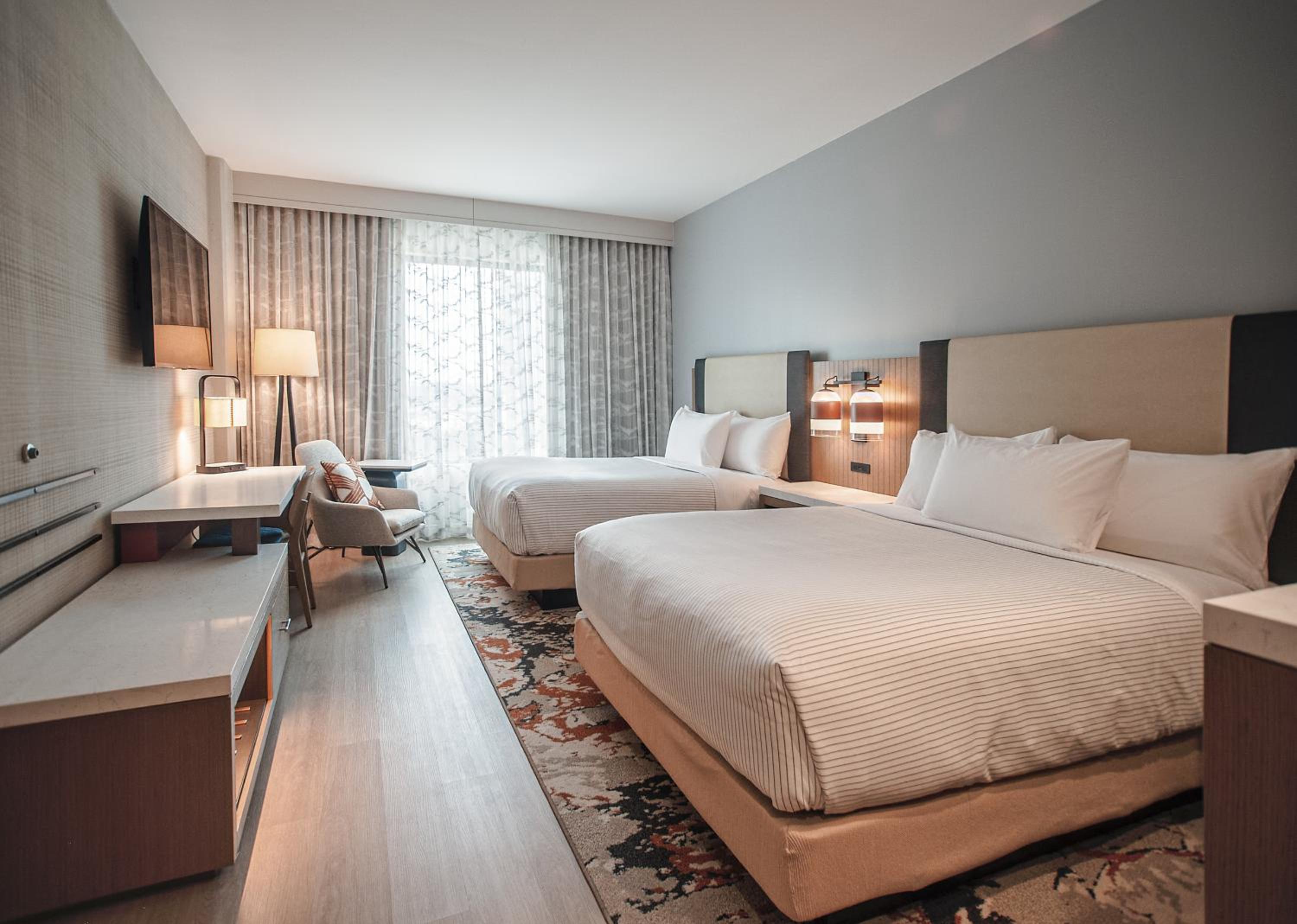 Quadruple Room with Two Queen Beds - Non Smoking - Photo 11